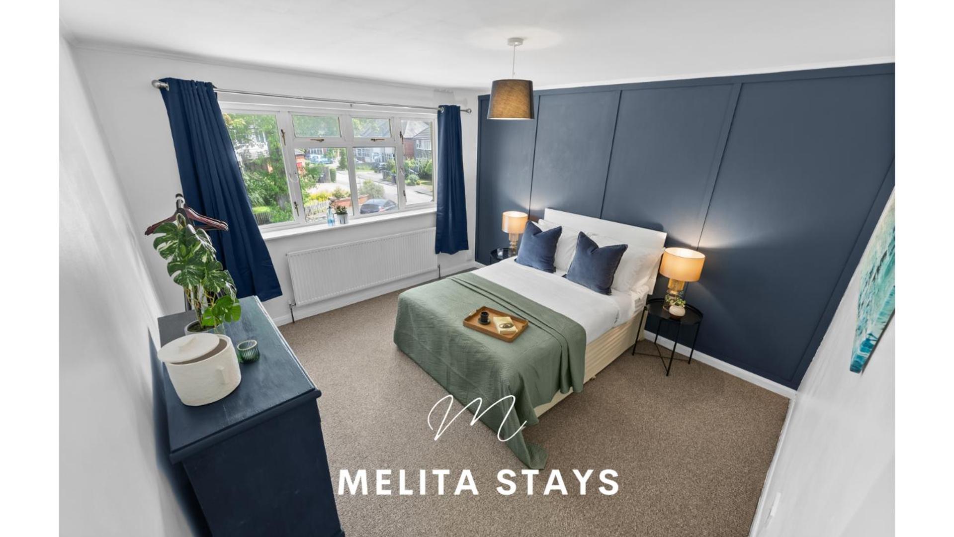 Stunning 5 bedroom home with garden and parking view 3