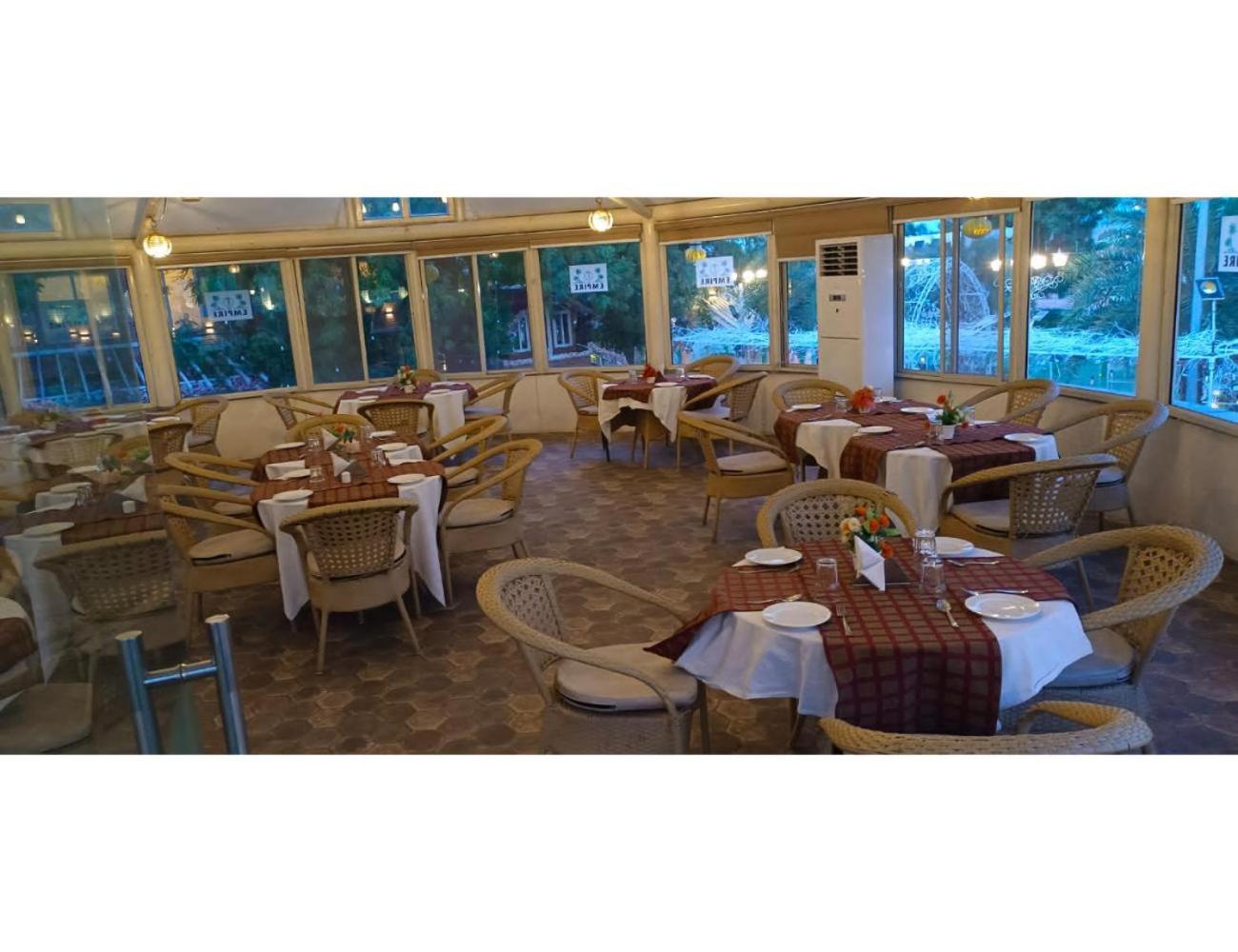 Hotel The Empire Resort, Gwalior