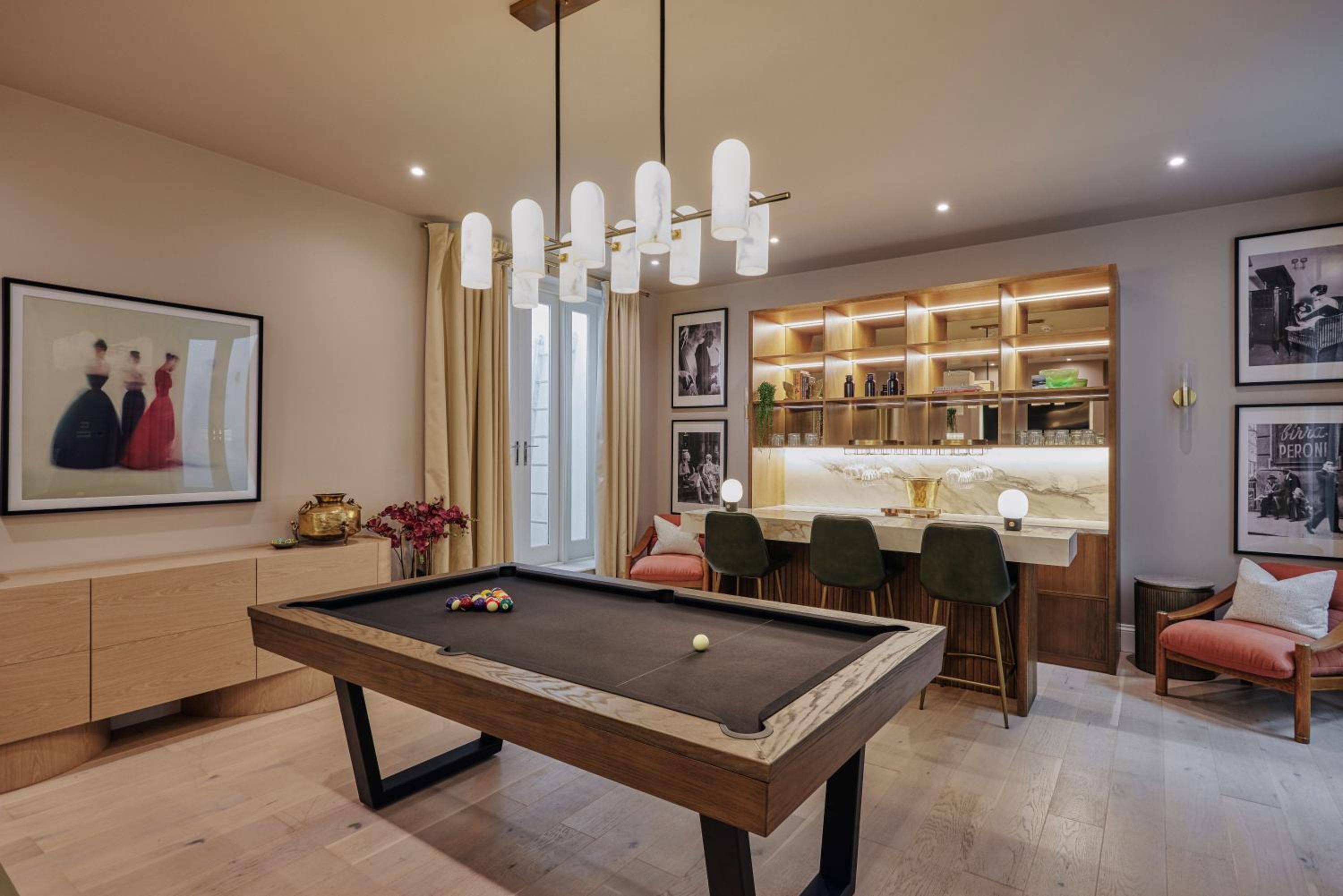 Luxury Fulham Townhouse with a Bar & Games Room