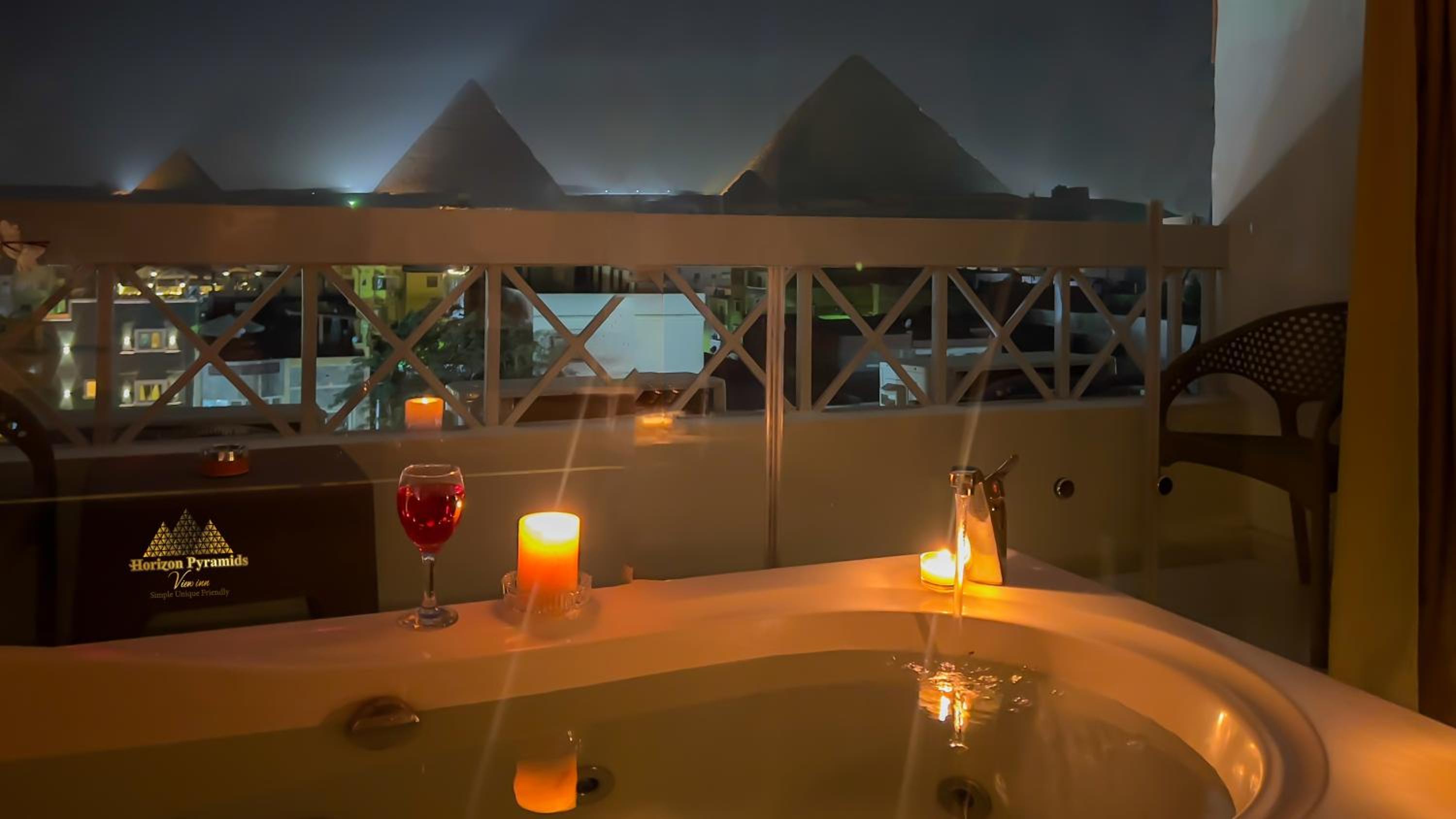 Horizon Pyramids View inn