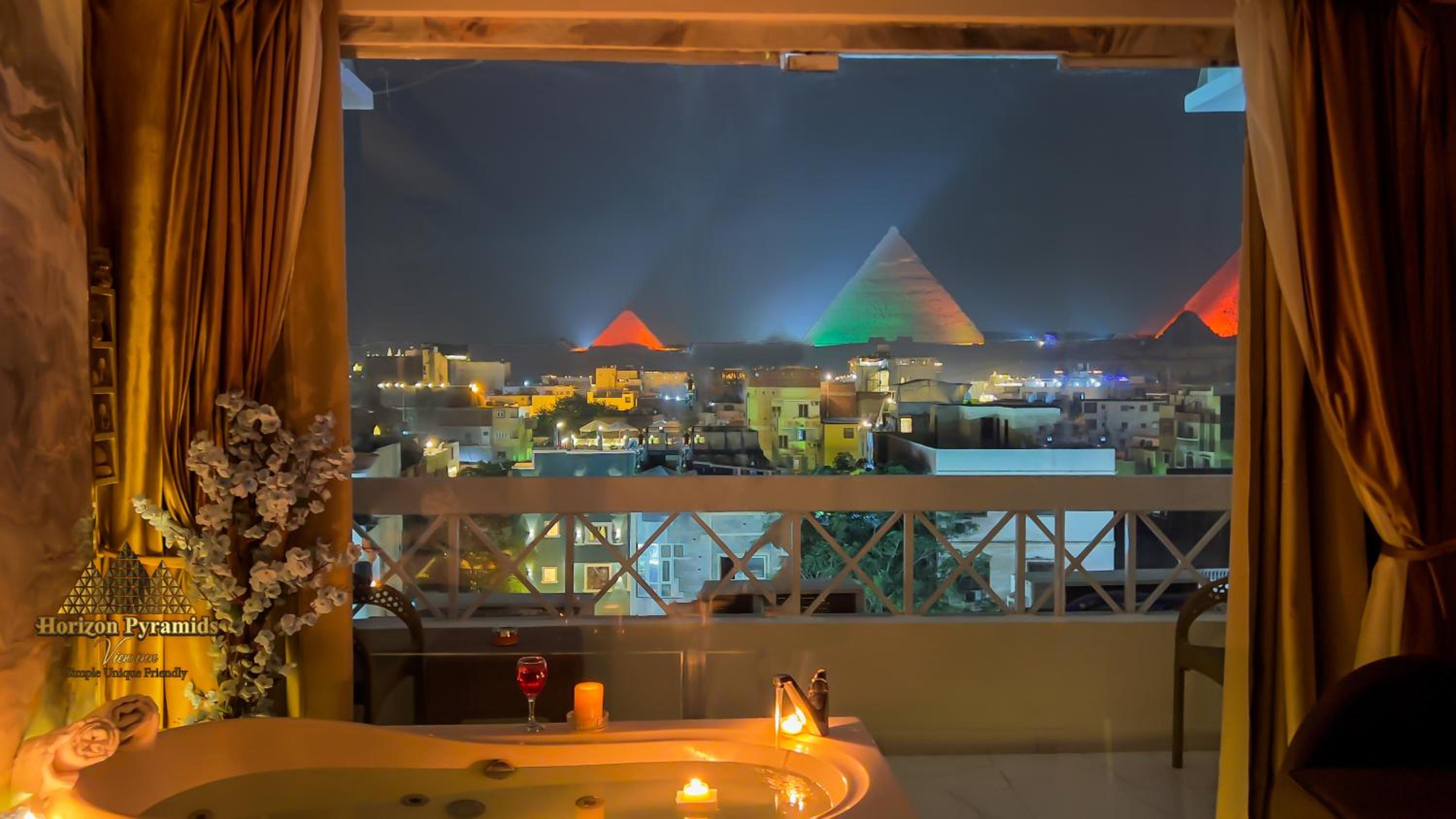 Horizon Pyramids View inn