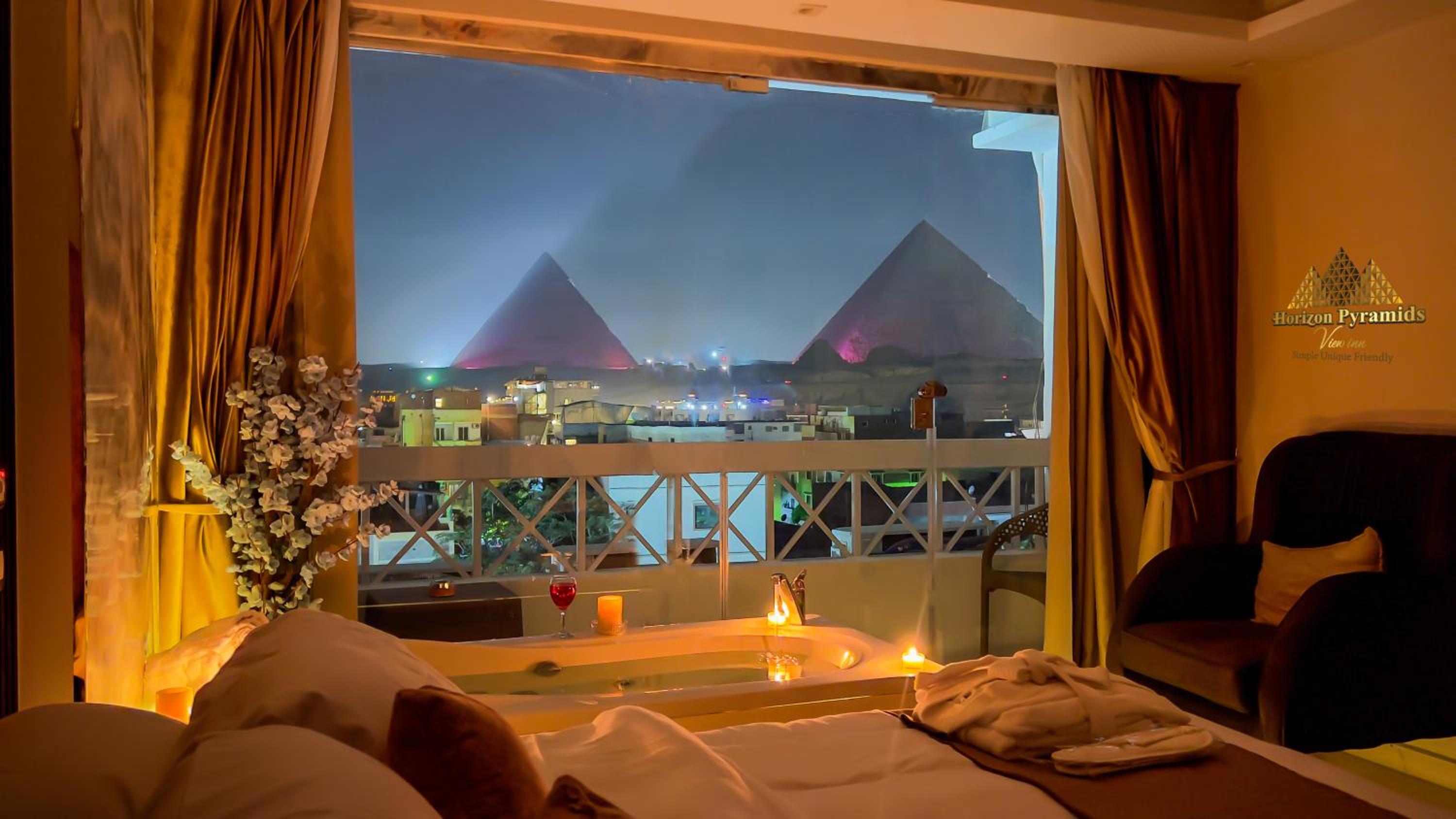 Horizon Pyramids View inn