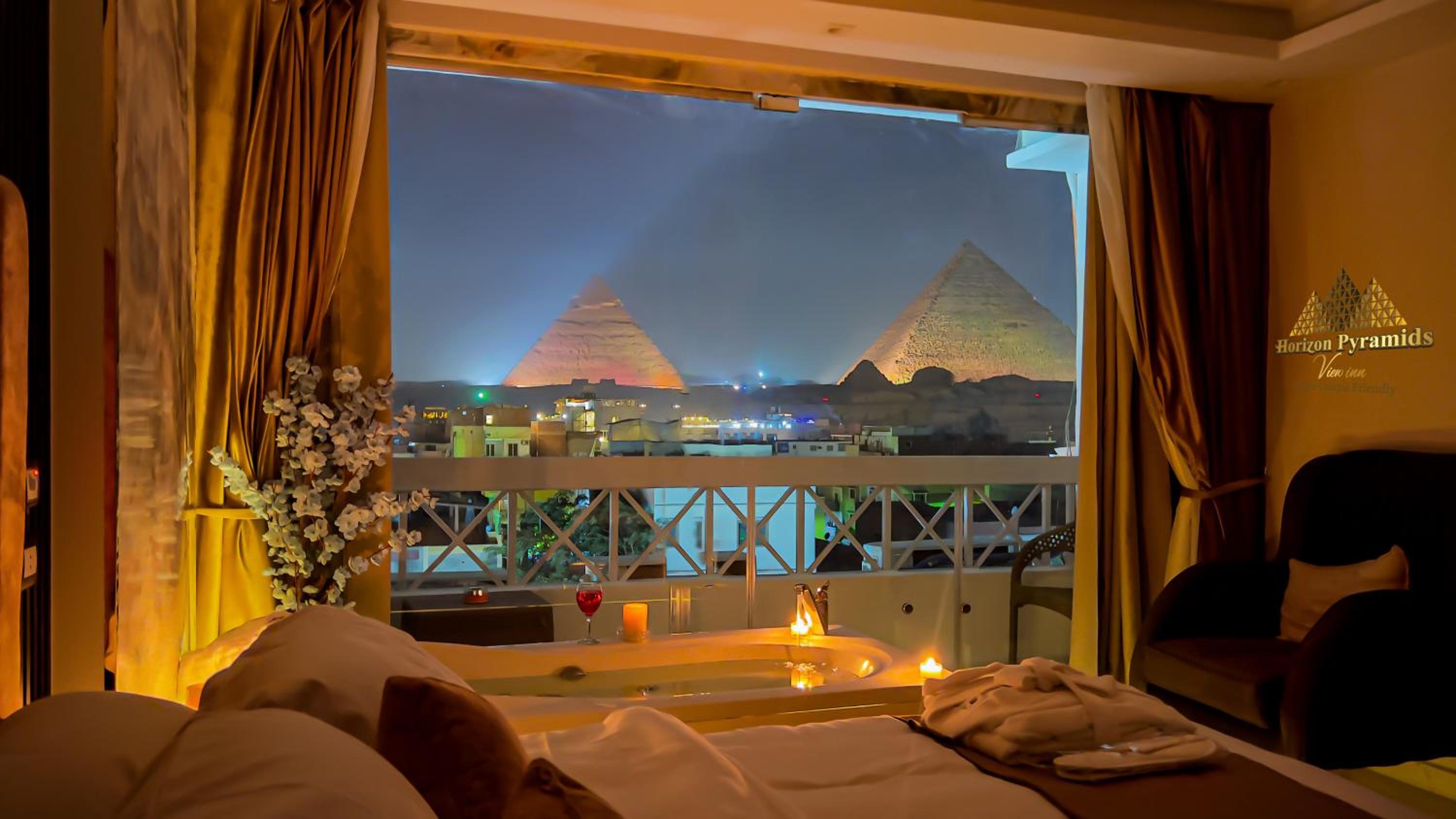 Horizon Pyramids View inn