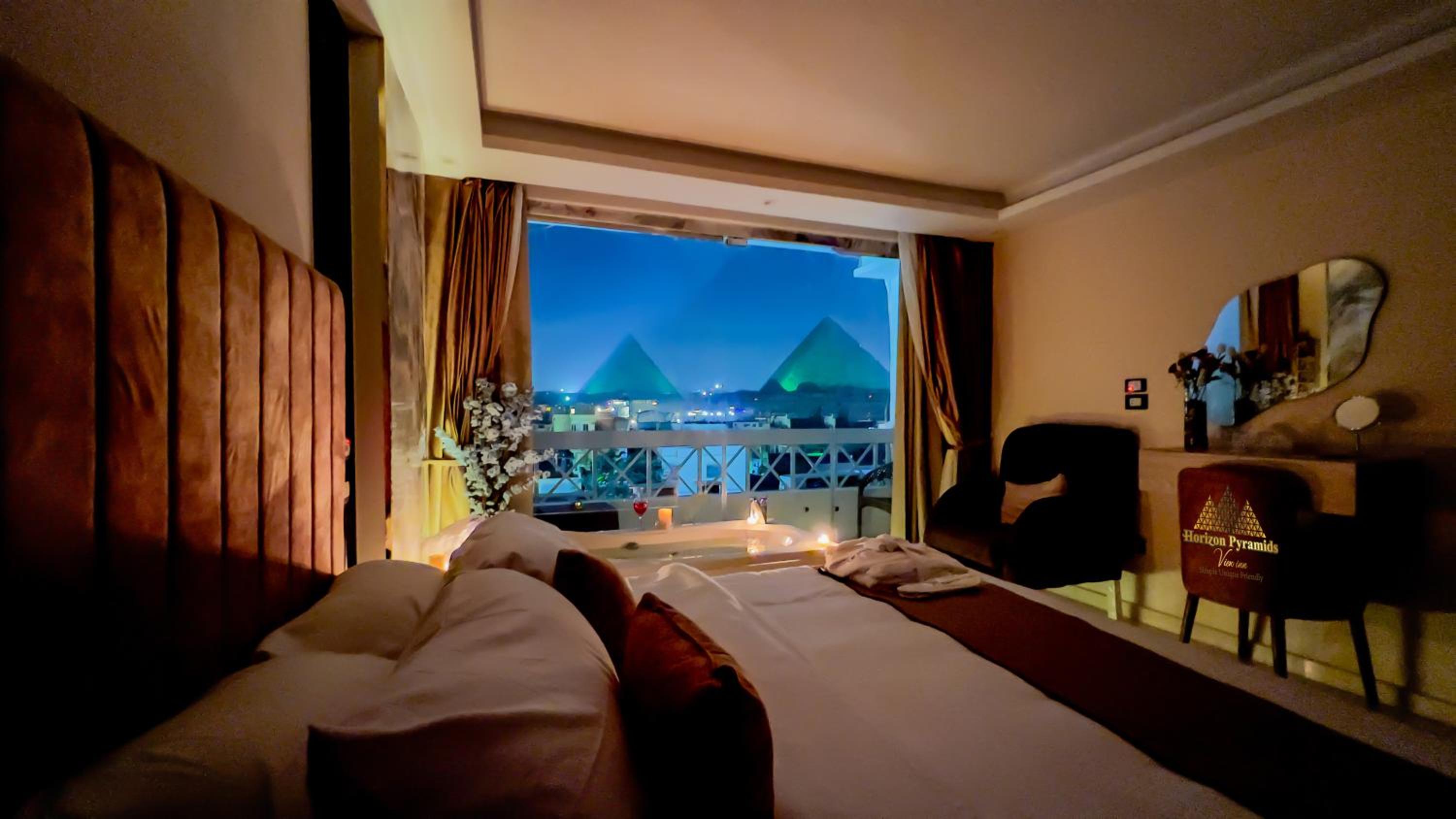 Horizon Pyramids View inn