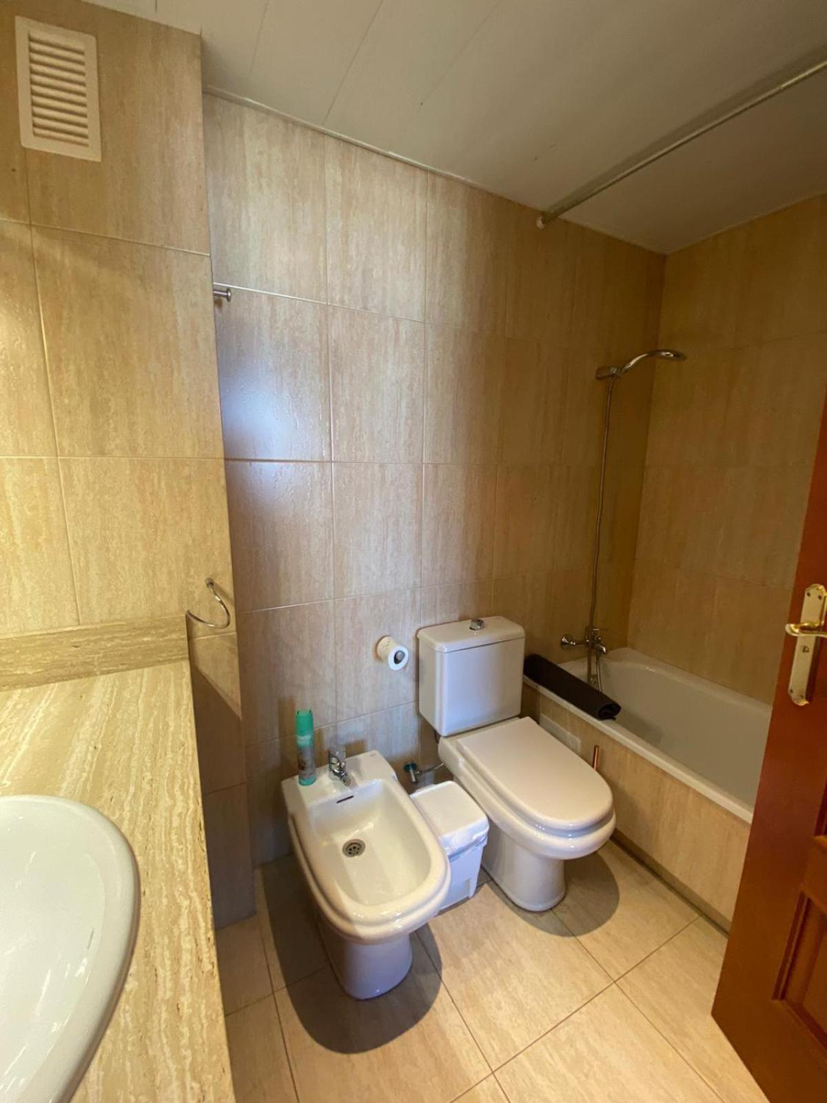 Large Direct Ocean Front 2bd Apartment