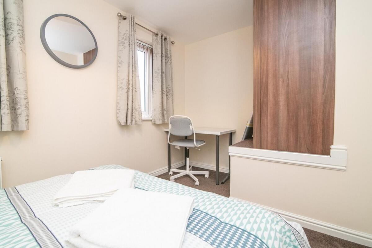 Beautiful 2-bedroom house with parking and garden view 3