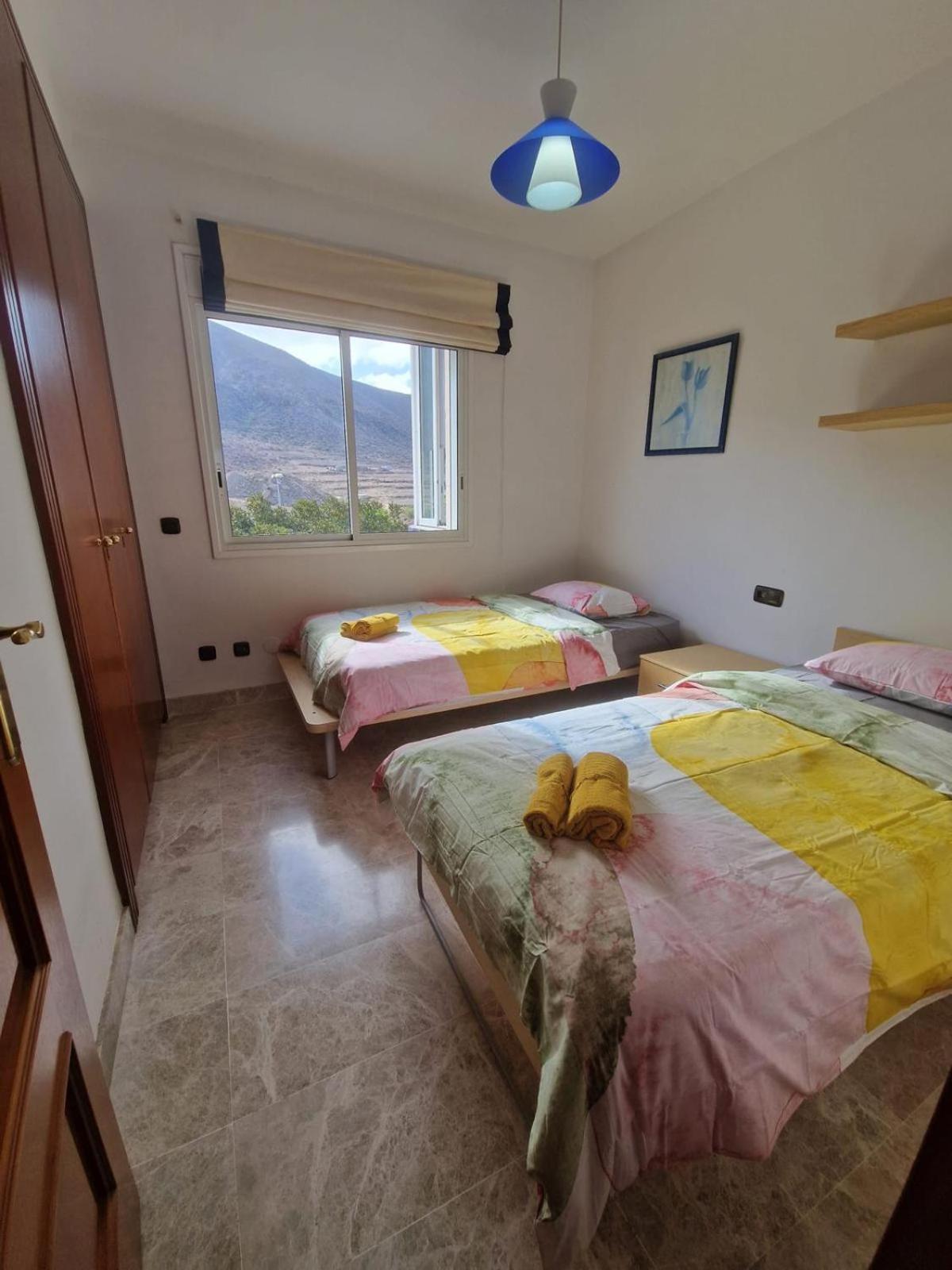 Large Direct Ocean Front 2bd Apartment
