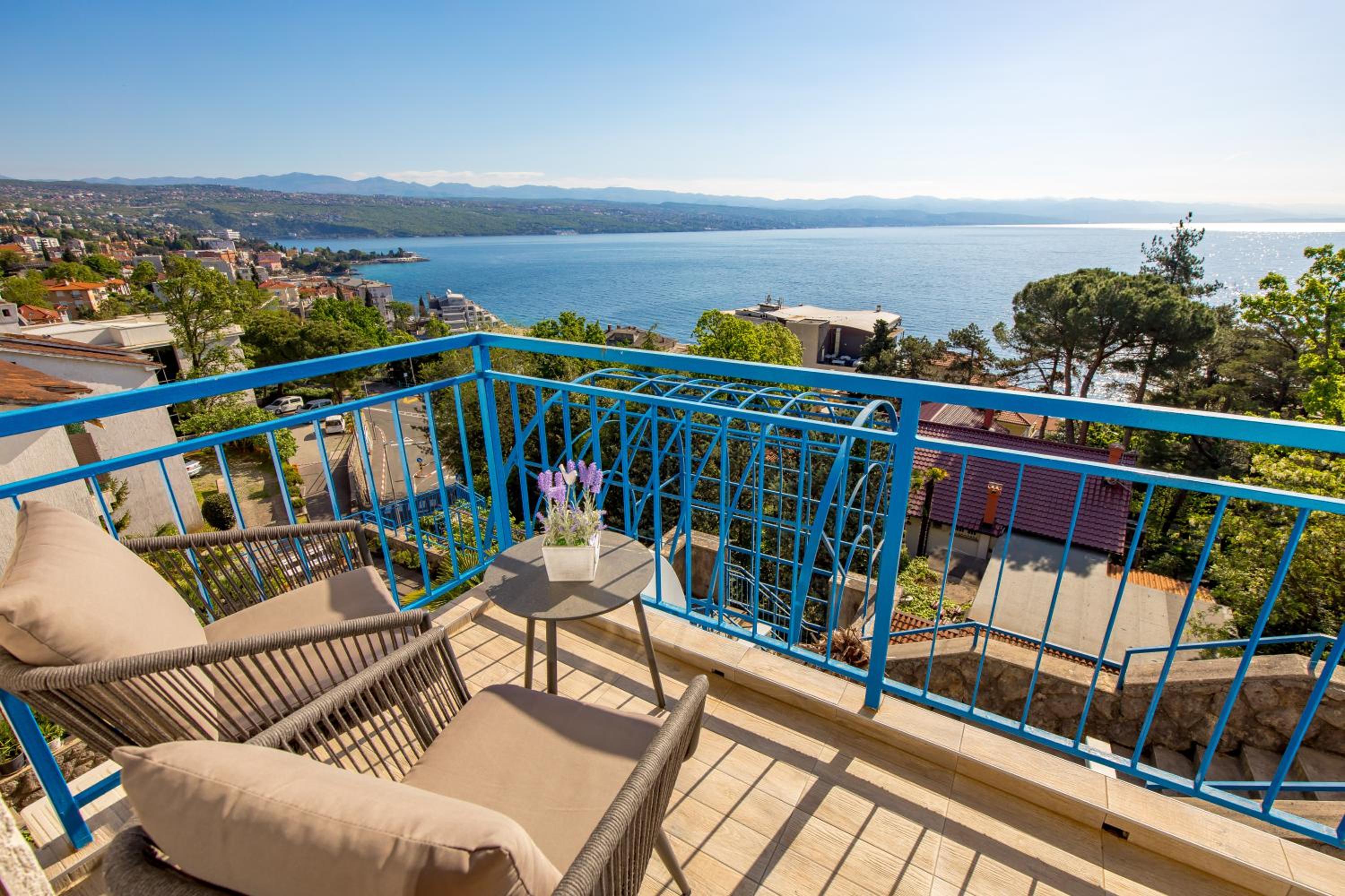 Ocean Blue Apartment - 50m to the sea