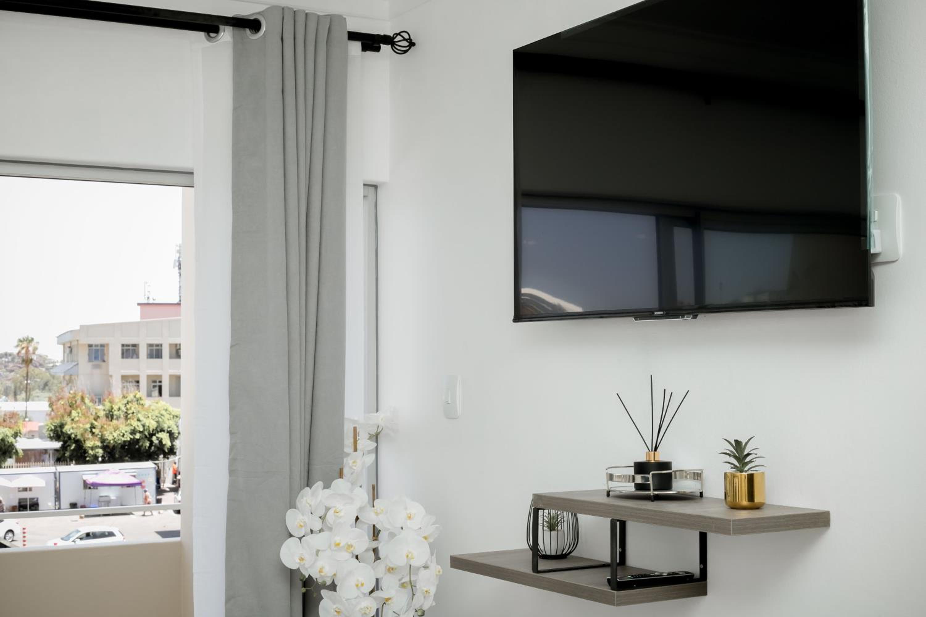 Urban Oasis Apartments at Hidas view 5