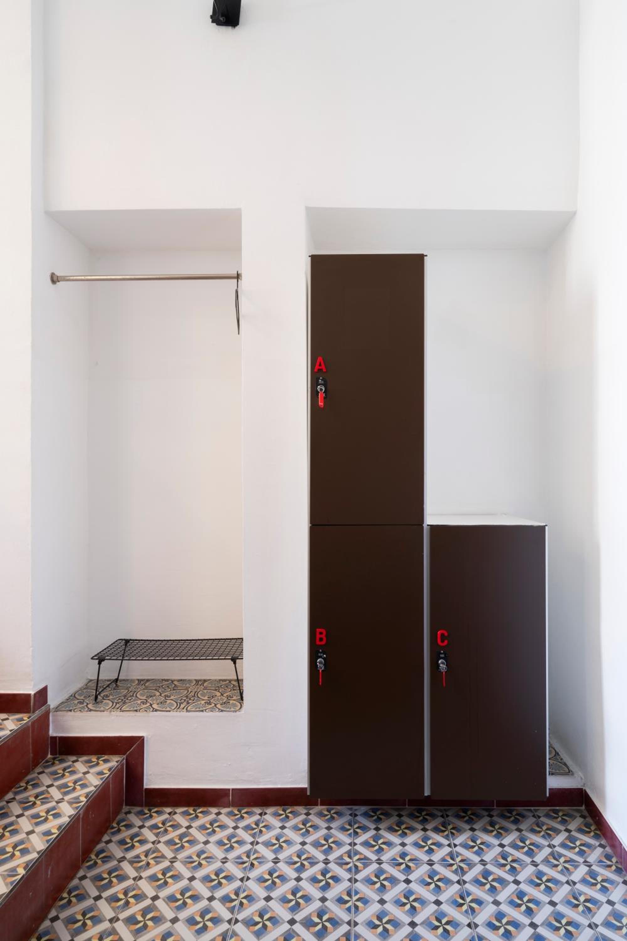 Home Youth Hostel by Feetup Hostels