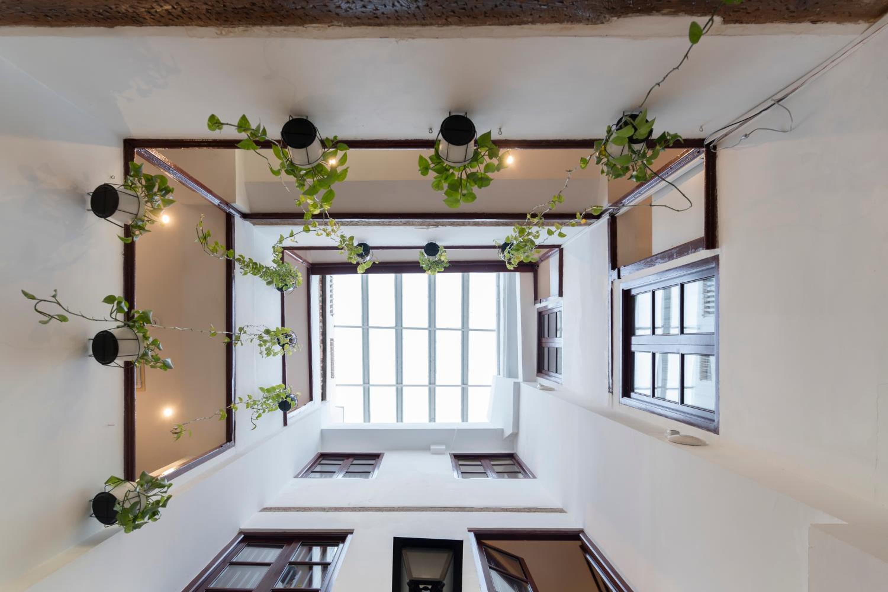 Home Youth Hostel by Feetup Hostels