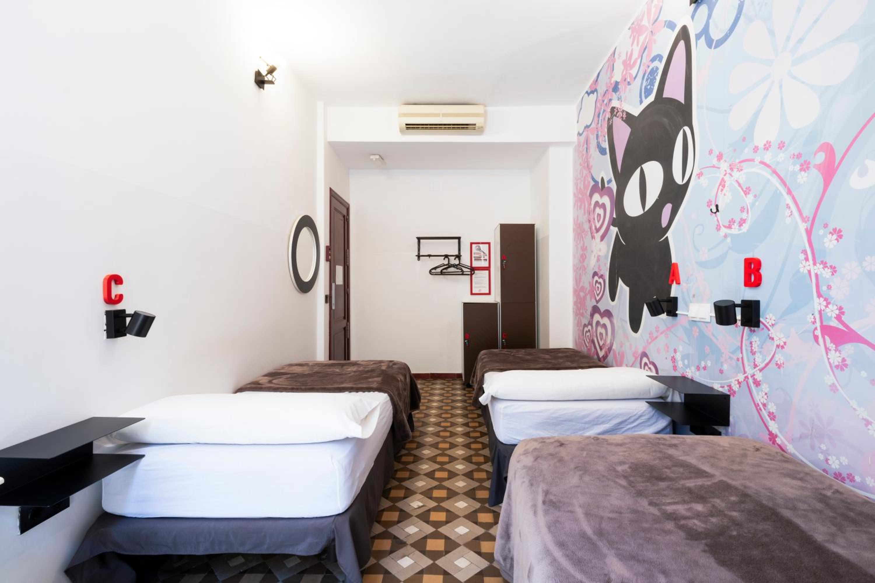 Home Youth Hostel by Feetup Hostels