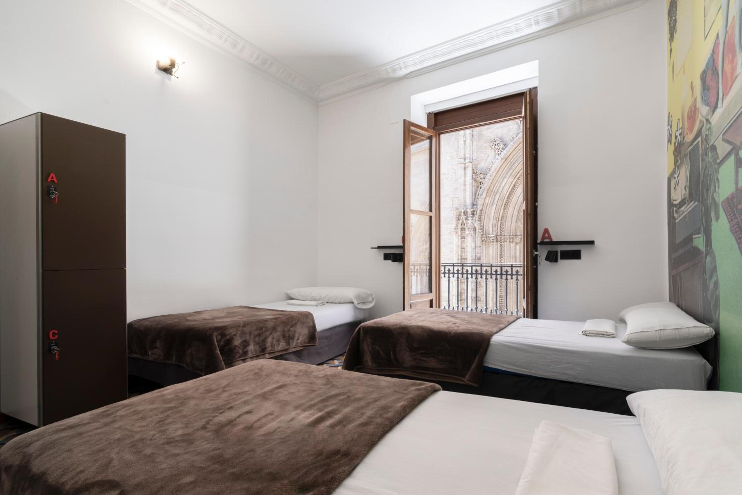Home Youth Hostel by Feetup Hostels