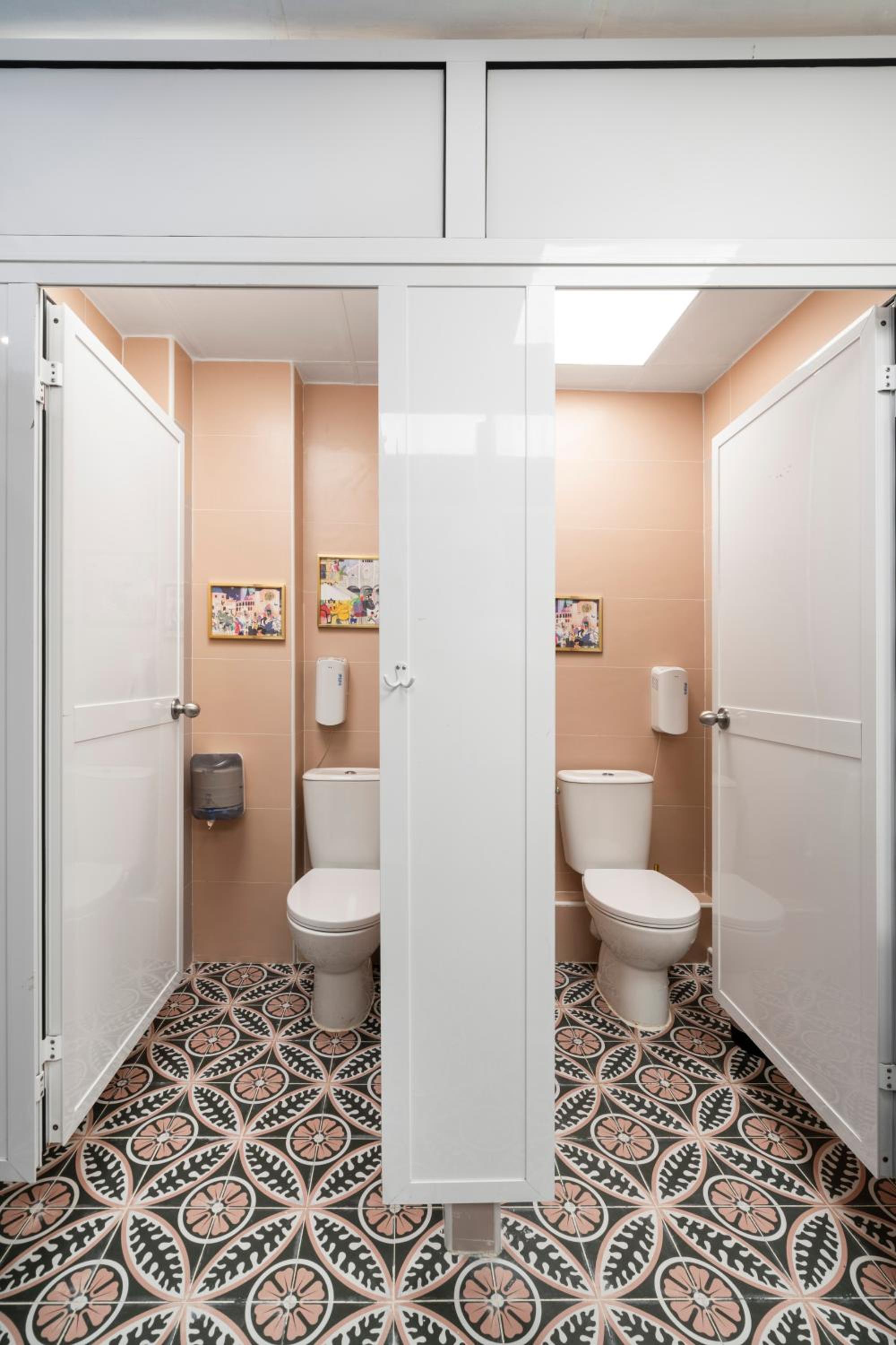 Home Youth Hostel by Feetup Hostels