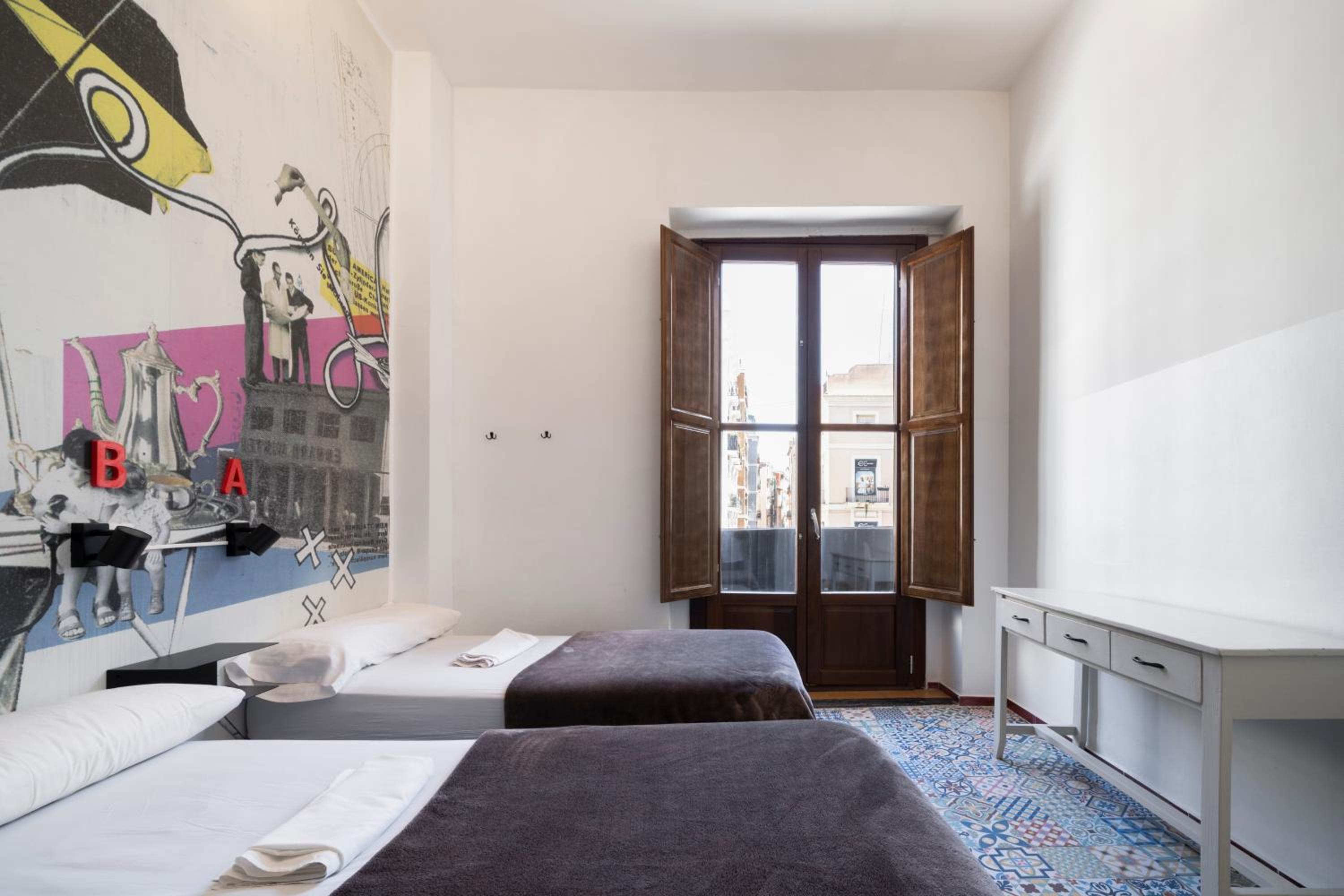 Home Youth Hostel by Feetup Hostels
