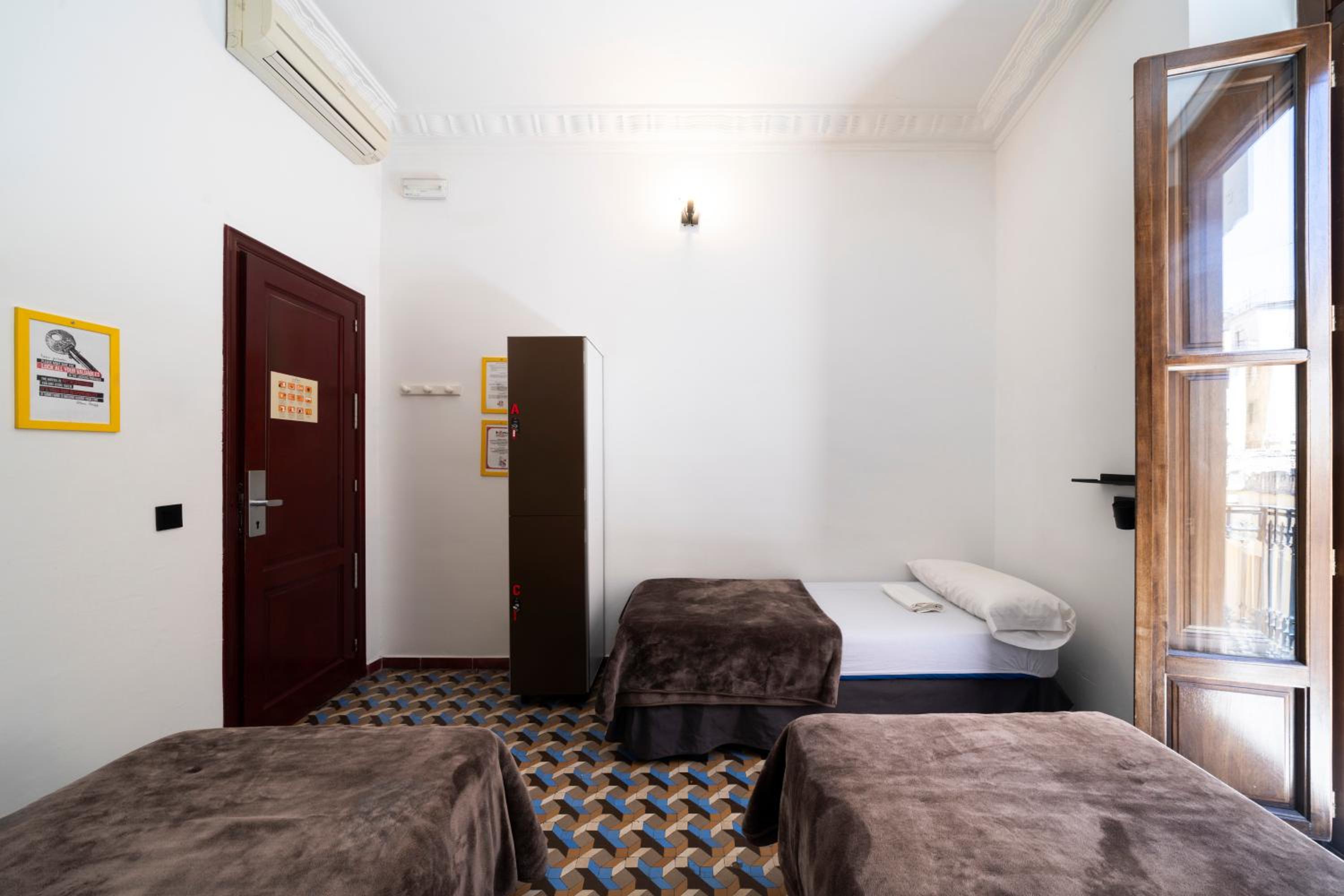 Home Youth Hostel by Feetup Hostels