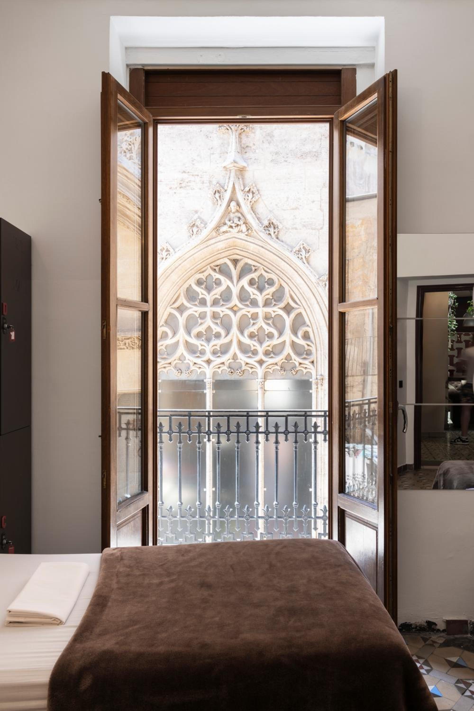 Home Youth Hostel by Feetup Hostels