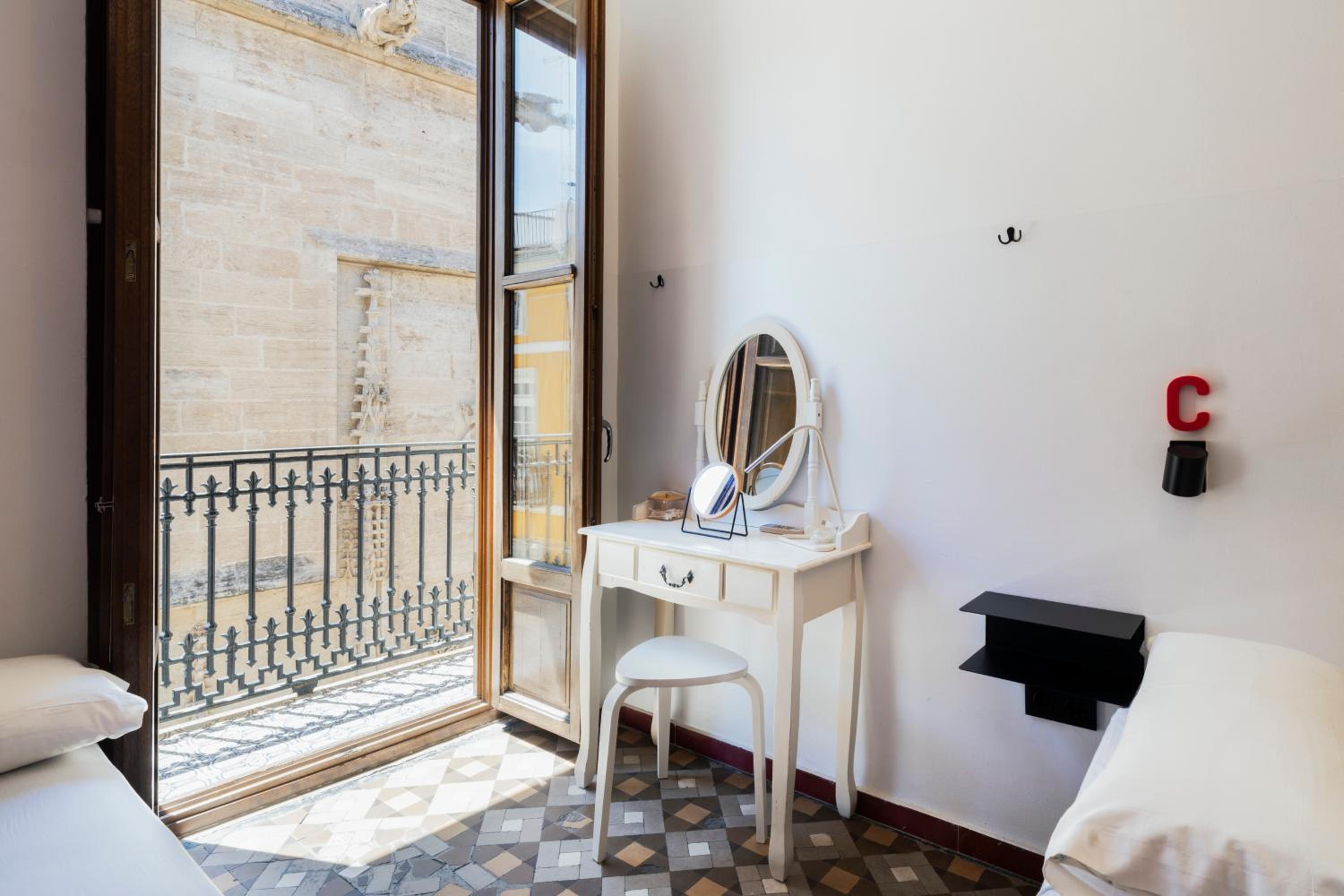 Home Youth Hostel by Feetup Hostels