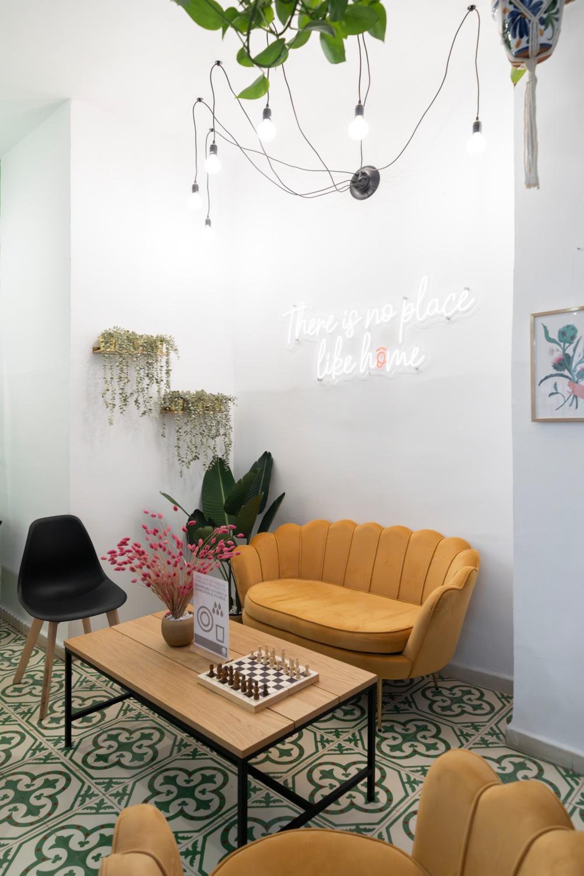 Home Youth Hostel by Feetup Hostels