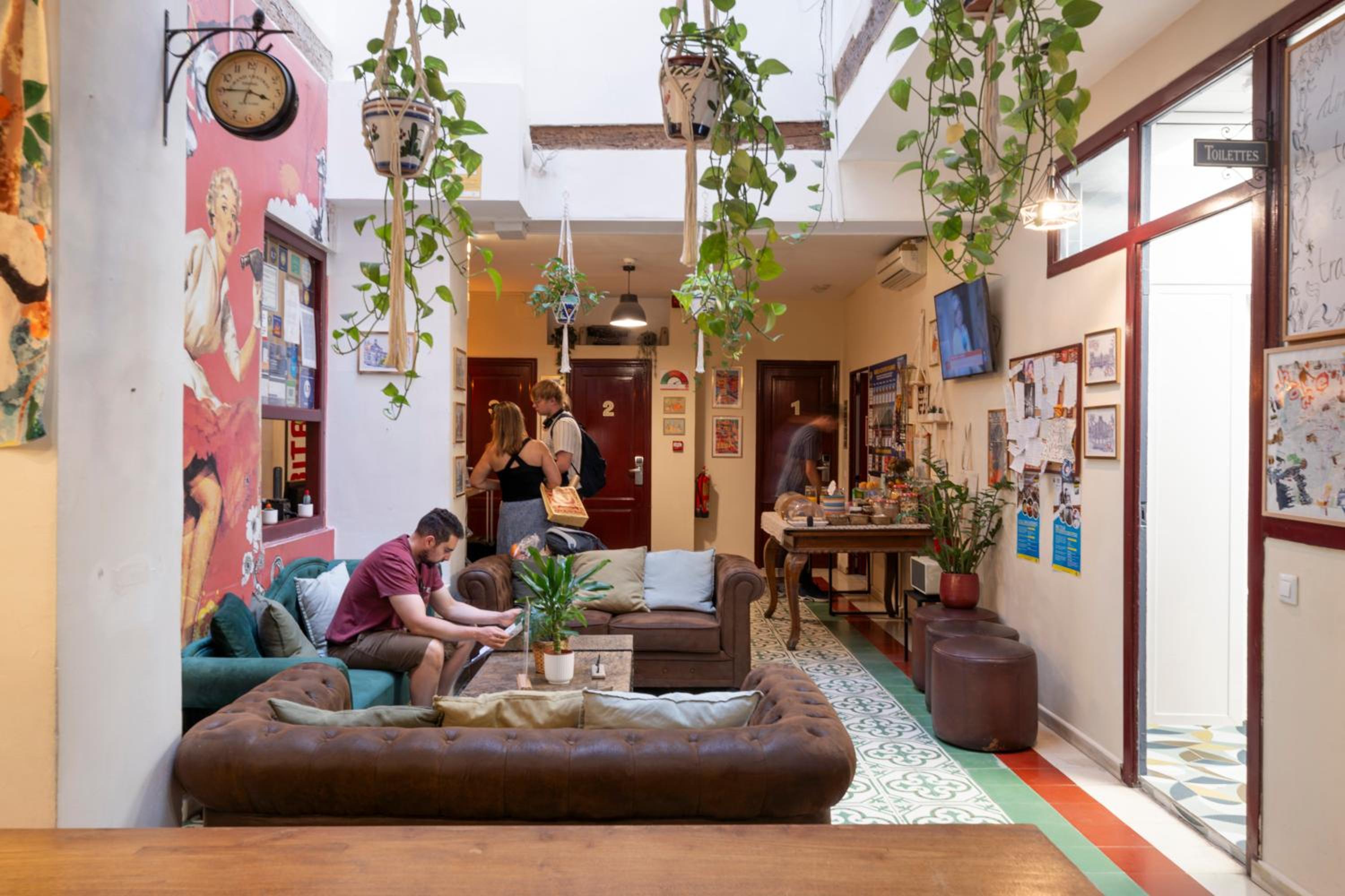 Home Youth Hostel by Feetup Hostels