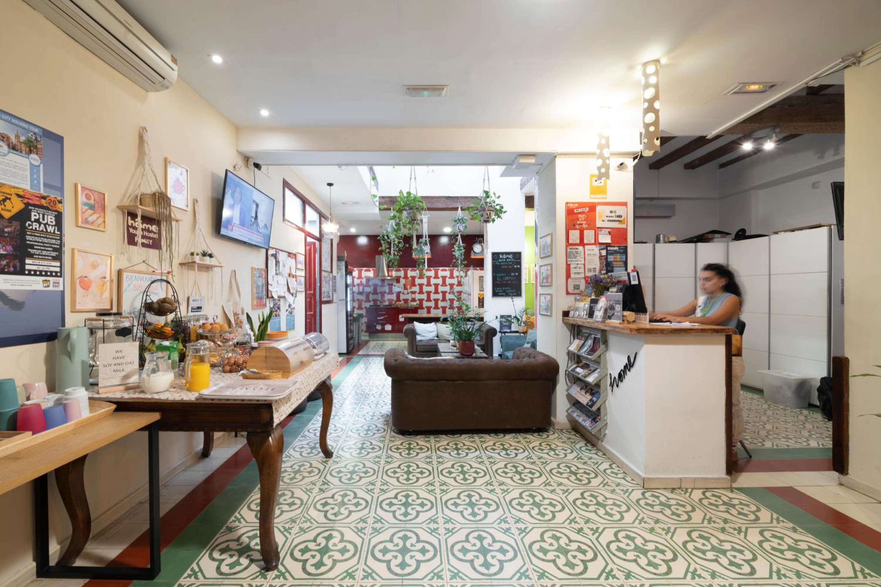 Home Youth Hostel by Feetup Hostels