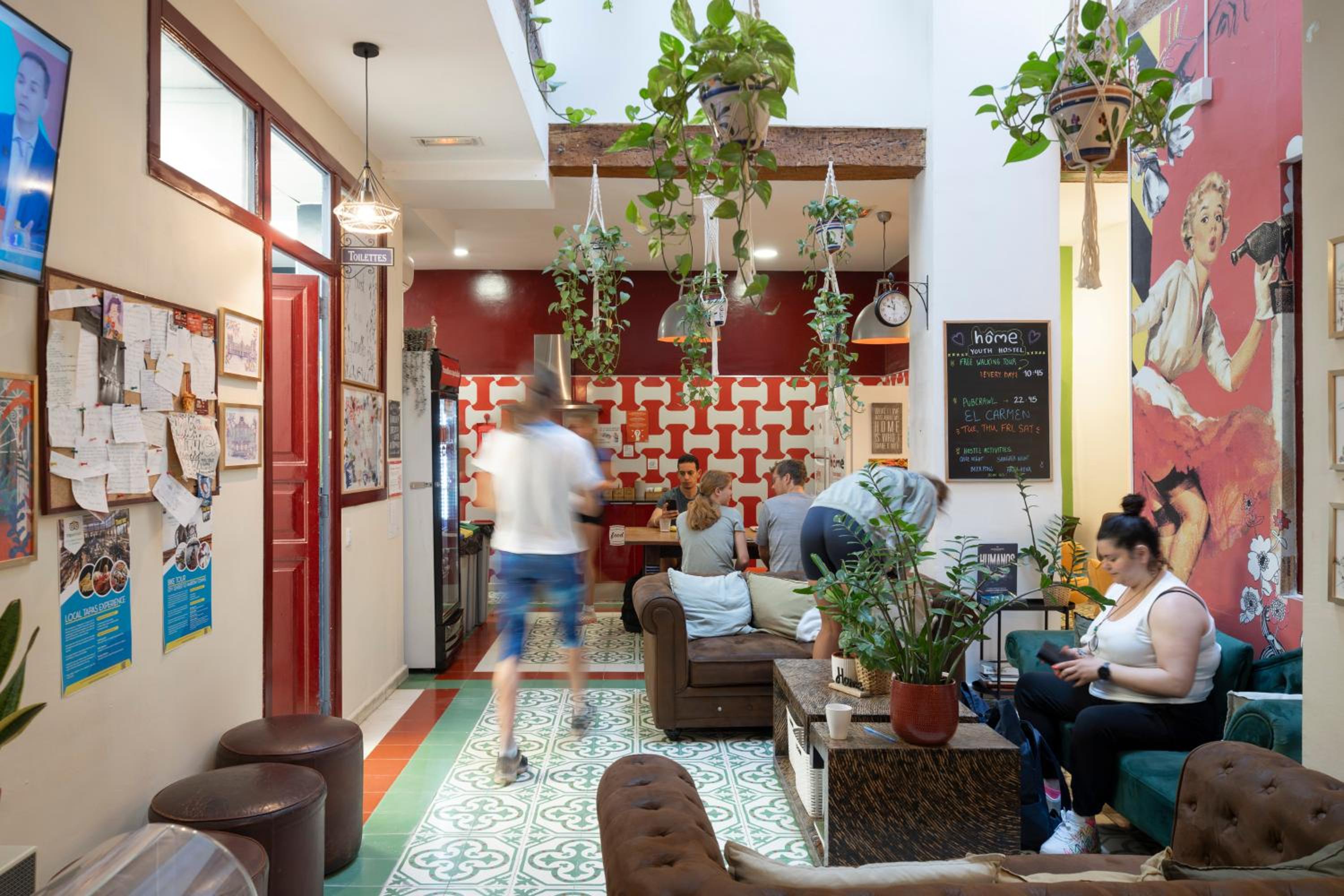 Home Youth Hostel by Feetup Hostels