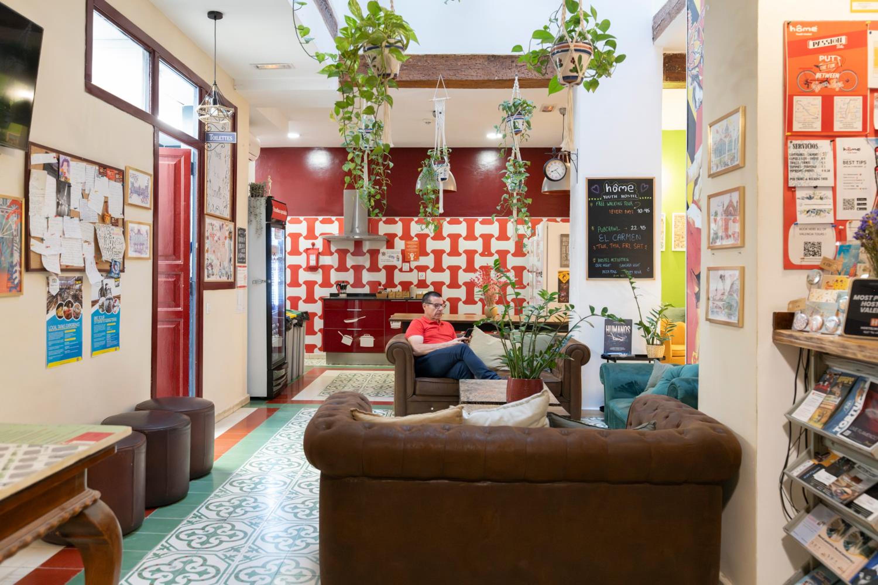 Home Youth Hostel by Feetup Hostels