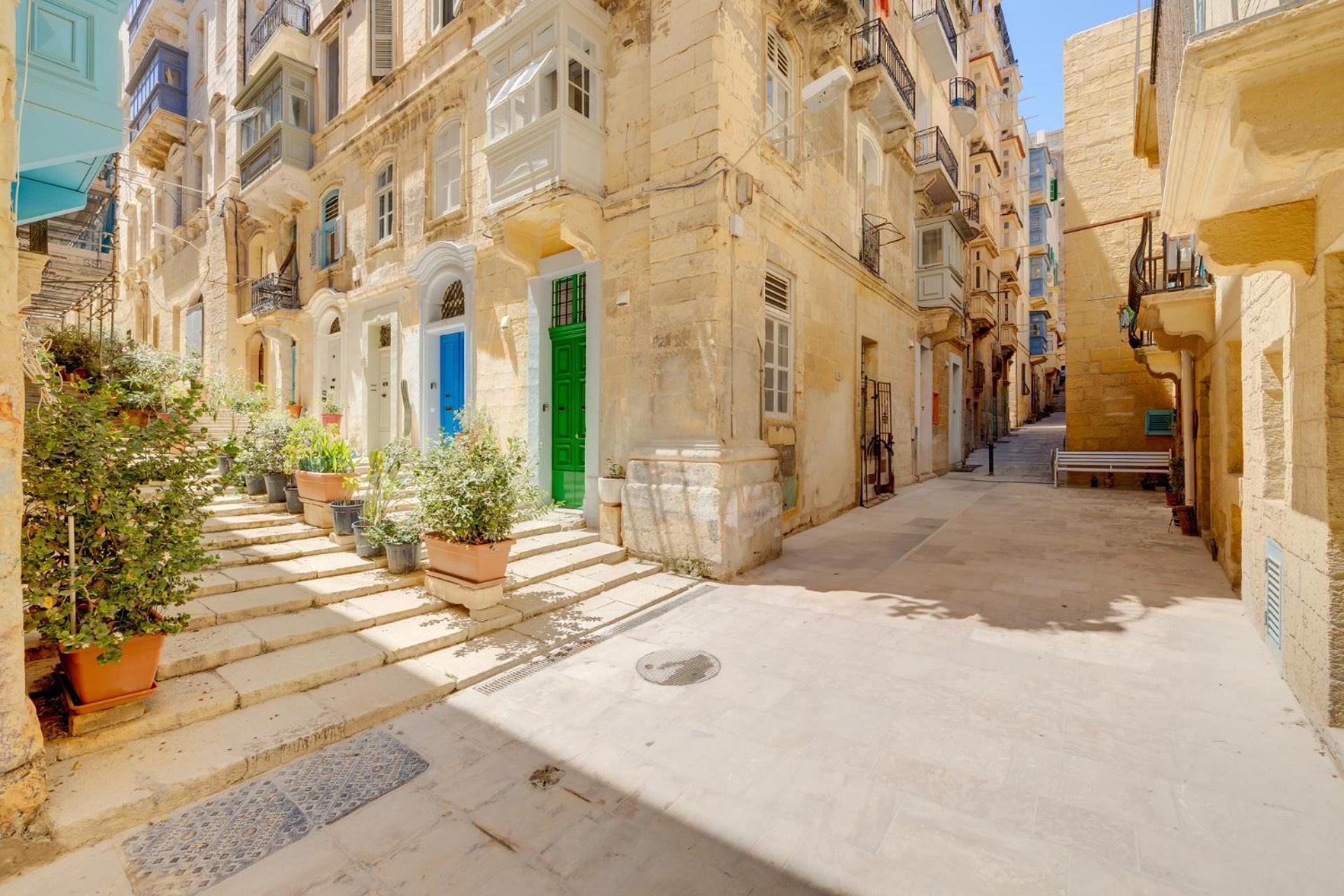 Cosy 1 Bedroom in the Heart of Valletta view 2