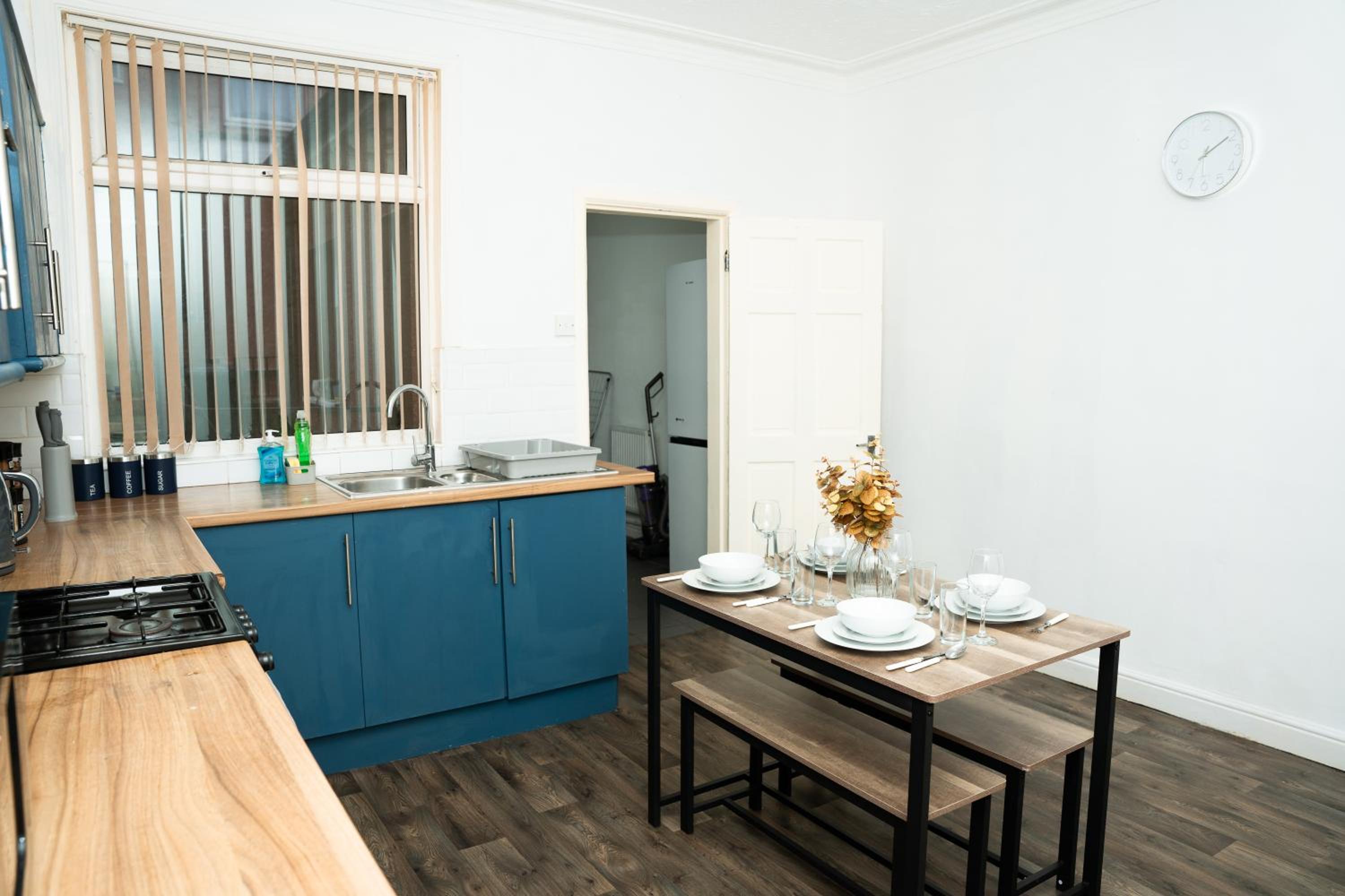 Leeds Large Townhouse Retreat Close to The City view 5