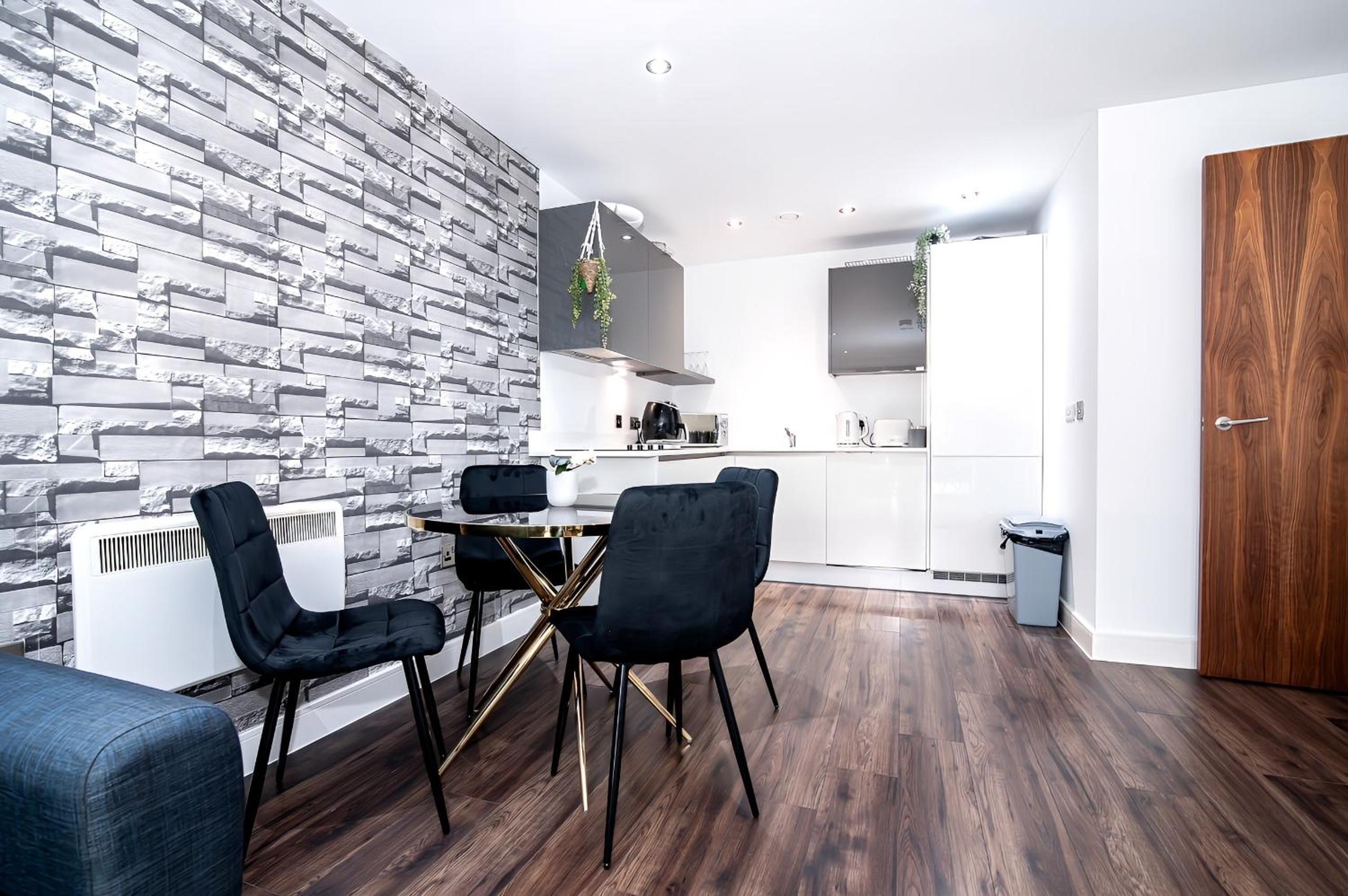 Stunning Apartment in Birmingham view 3