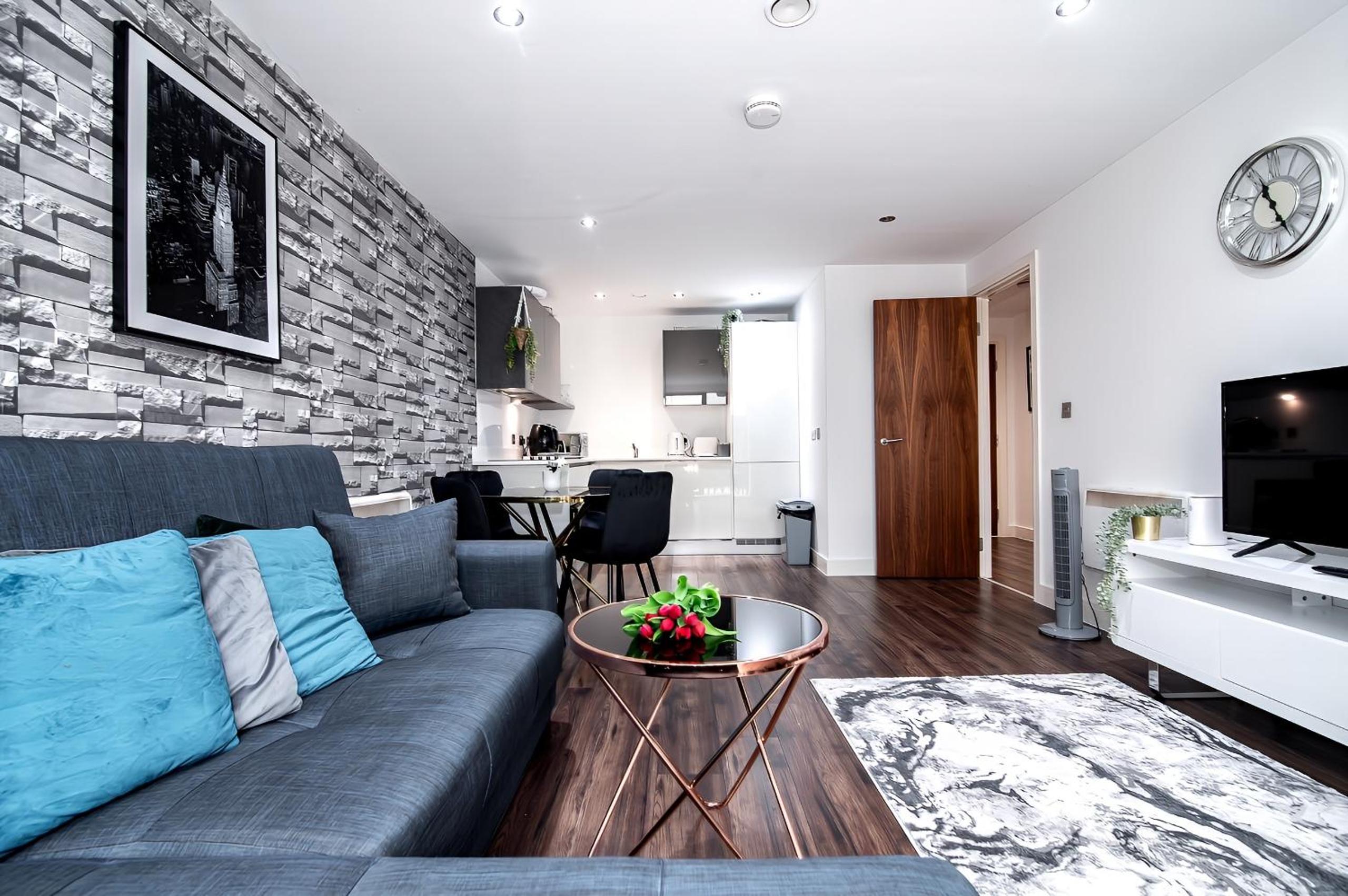 Stunning Apartment in Birmingham view 2