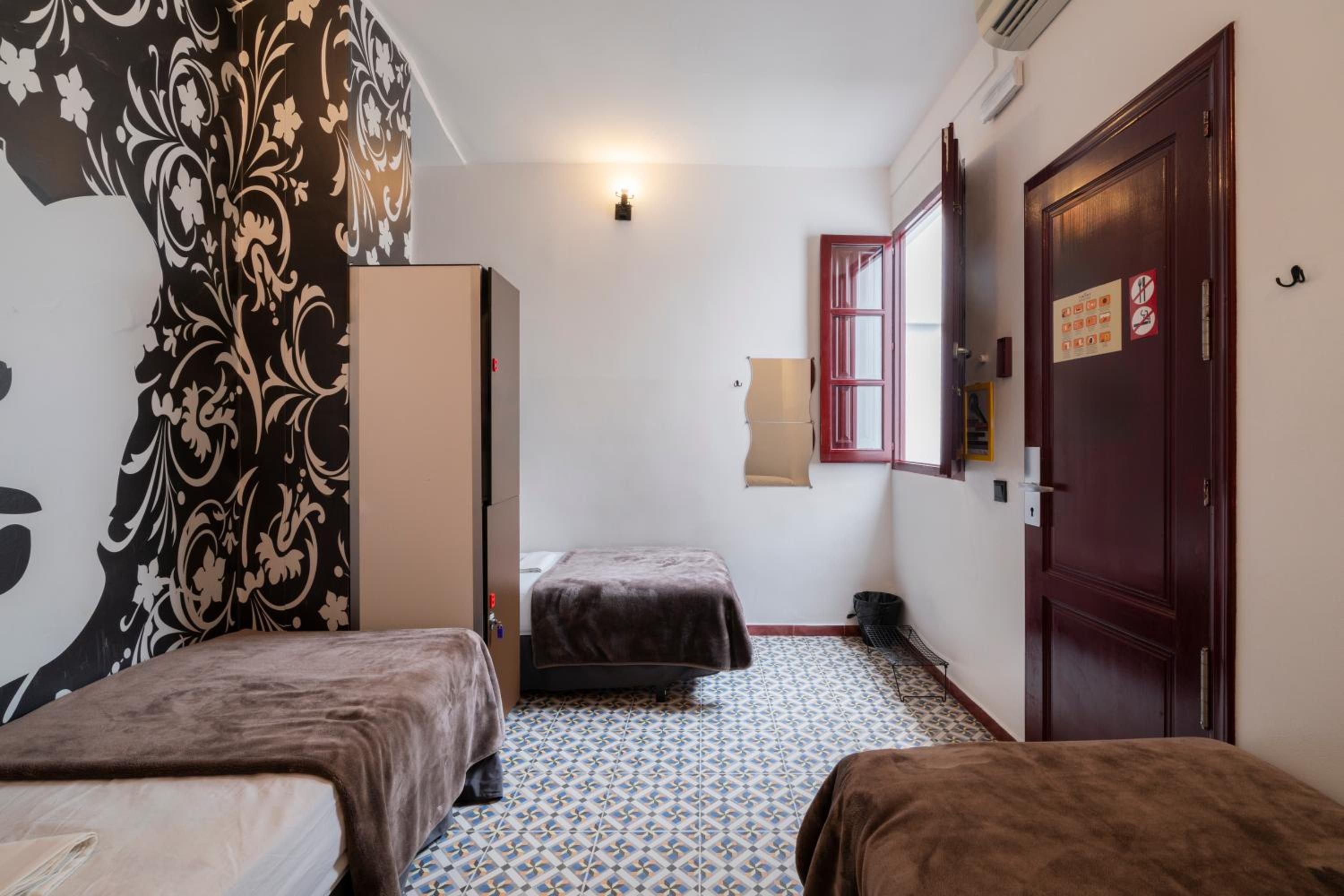 Home Youth Hostel by Feetup Hostels