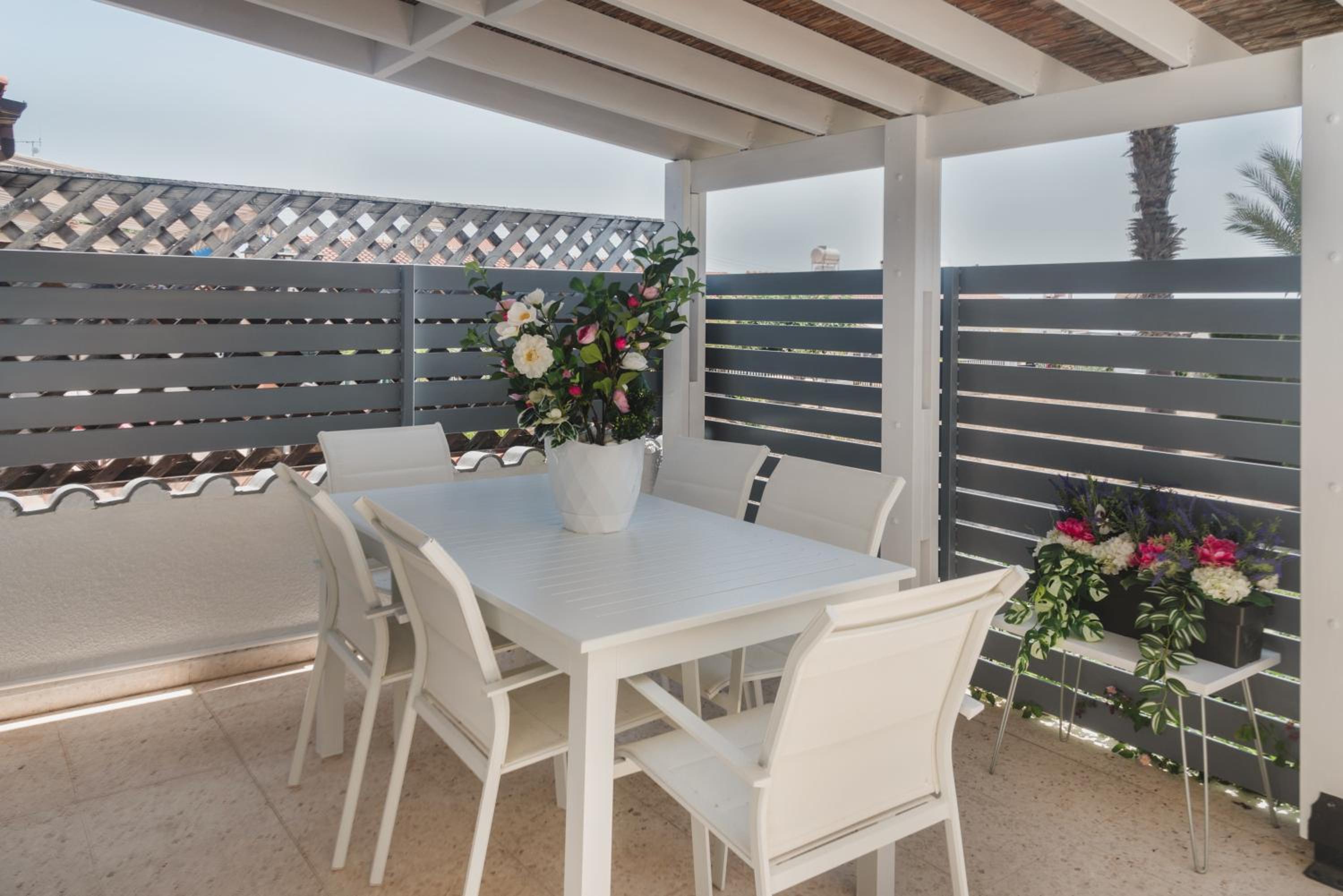 Phaedrus Living Luxury Botanic Residence