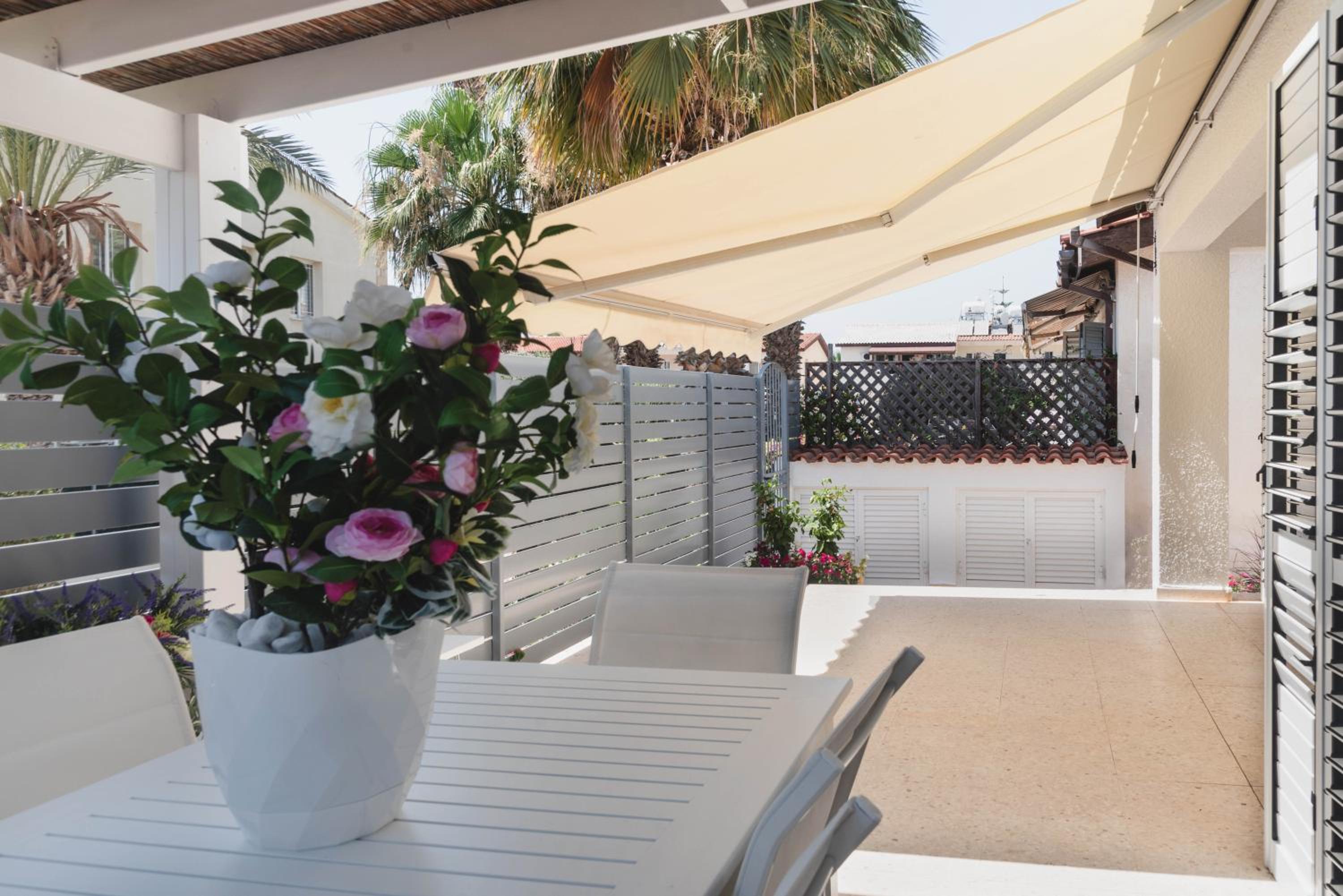 Phaedrus Living Luxury Botanic Residence