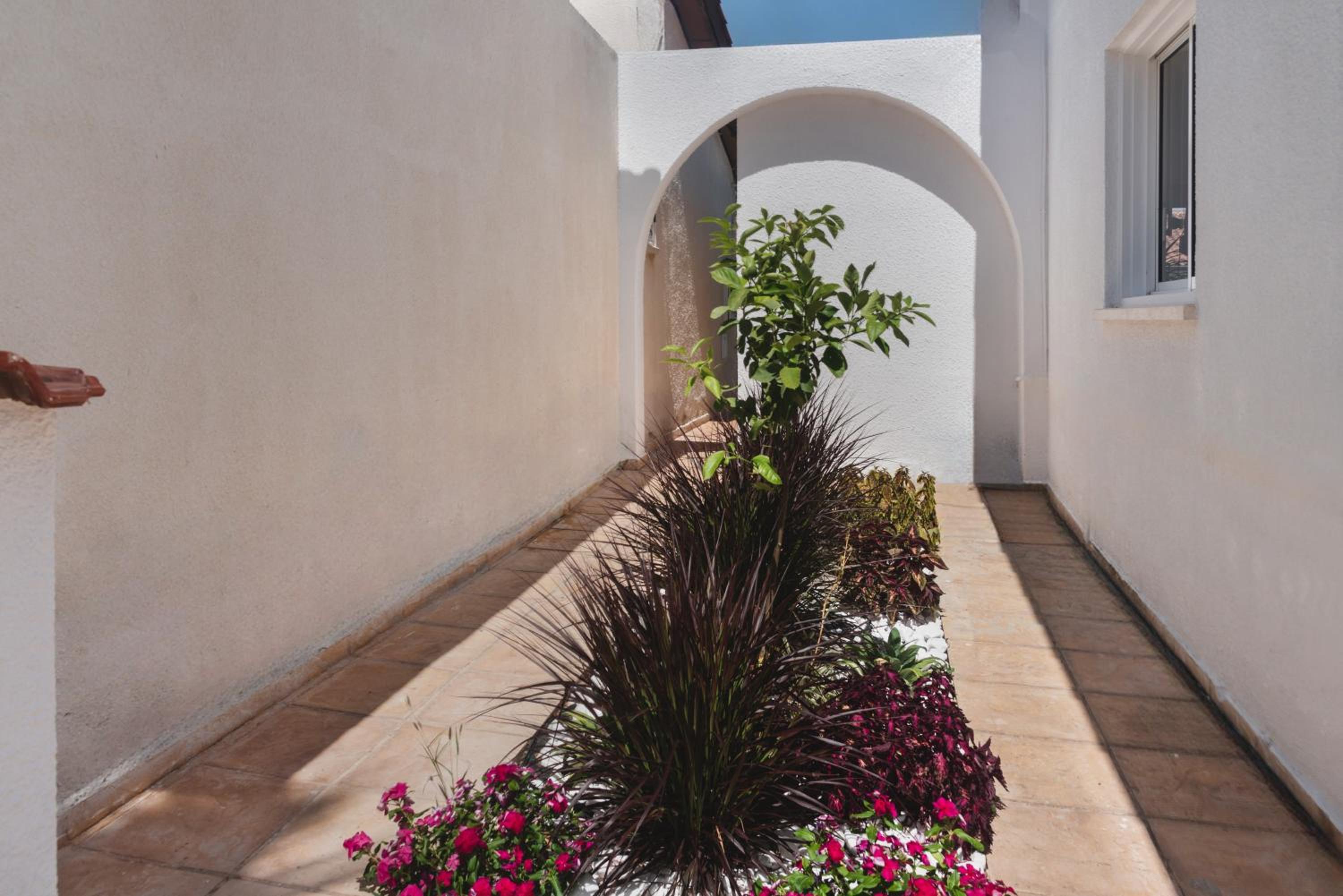 Phaedrus Living Luxury Botanic Residence