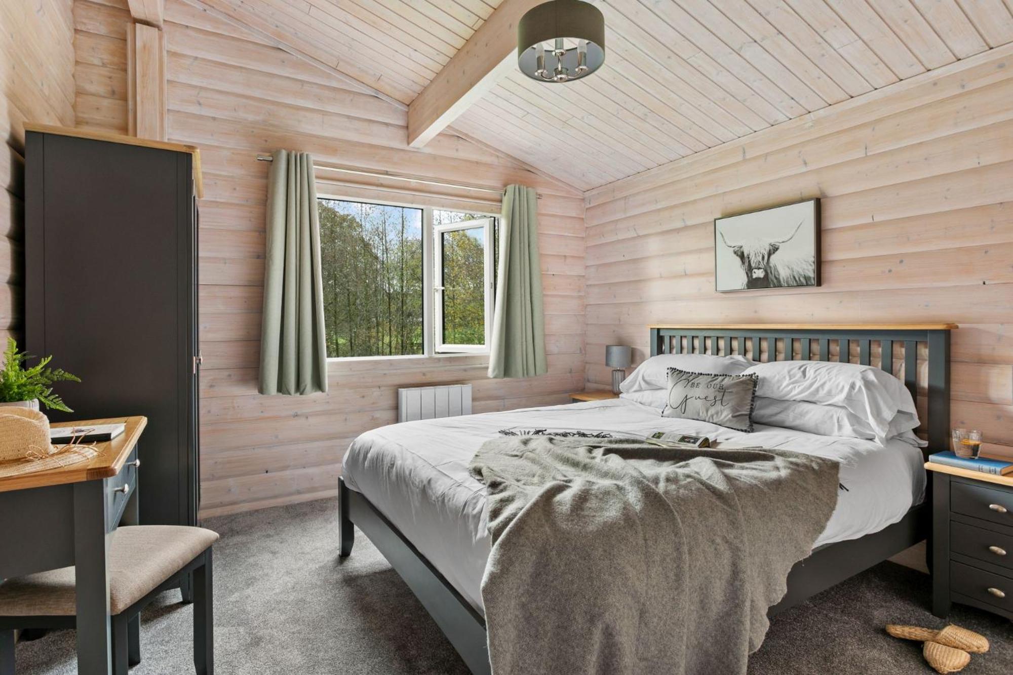 Alder VIP Hot Tub Lodge