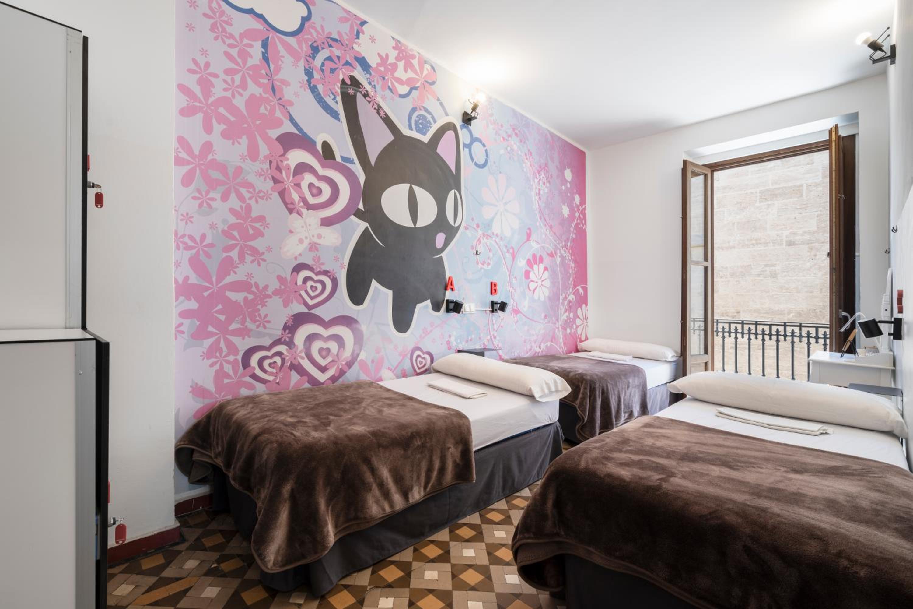 Home Youth Hostel by Feetup Hostels