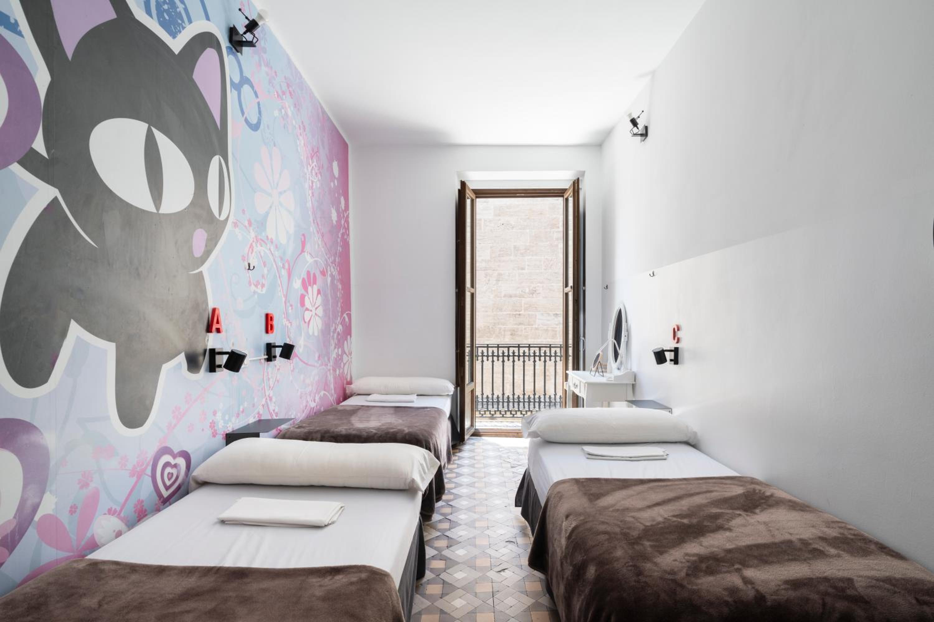 Home Youth Hostel by Feetup Hostels
