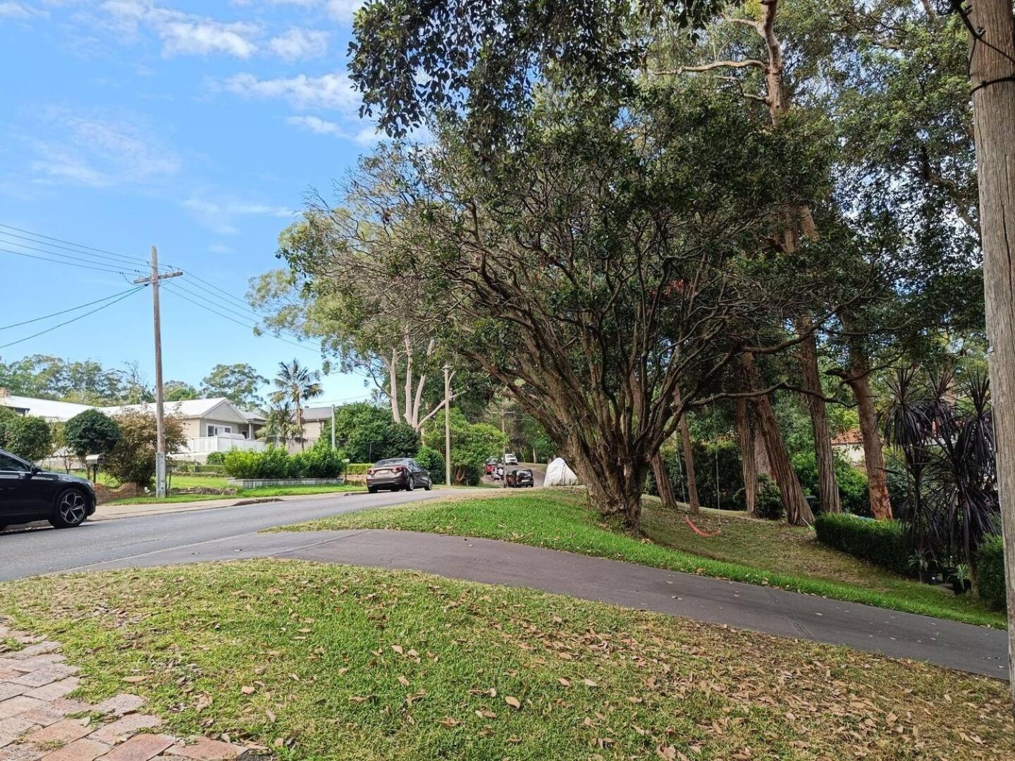 Comfortable Room in Peaceful and Spacious Beecroft Home B1