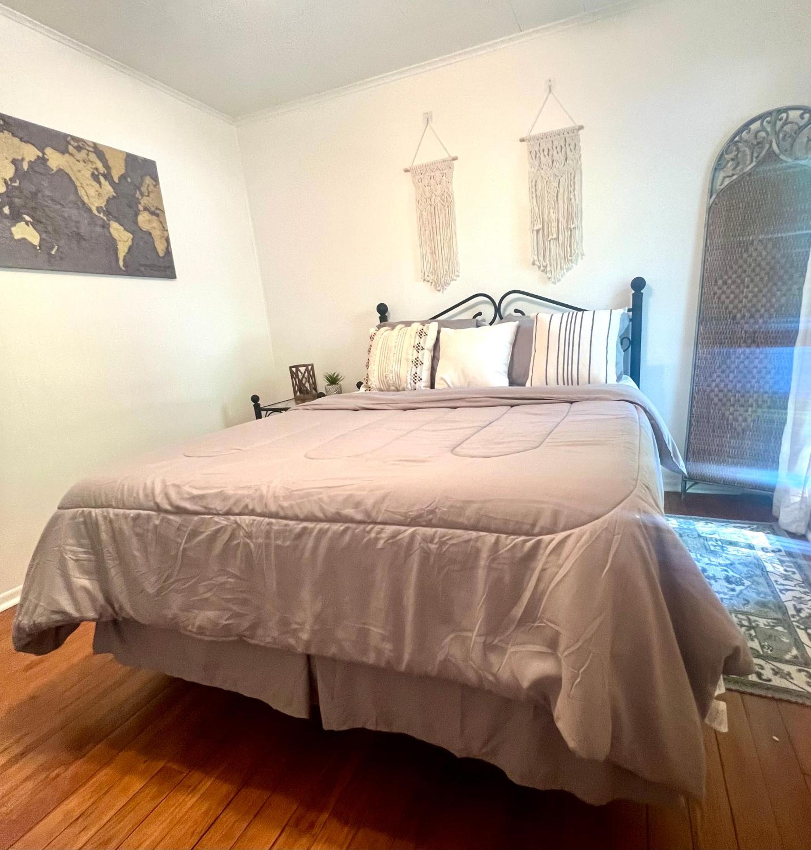 Cabin Nestled on Skiers Cove South Toledo Bend Lake 3 bedroom-5 beds