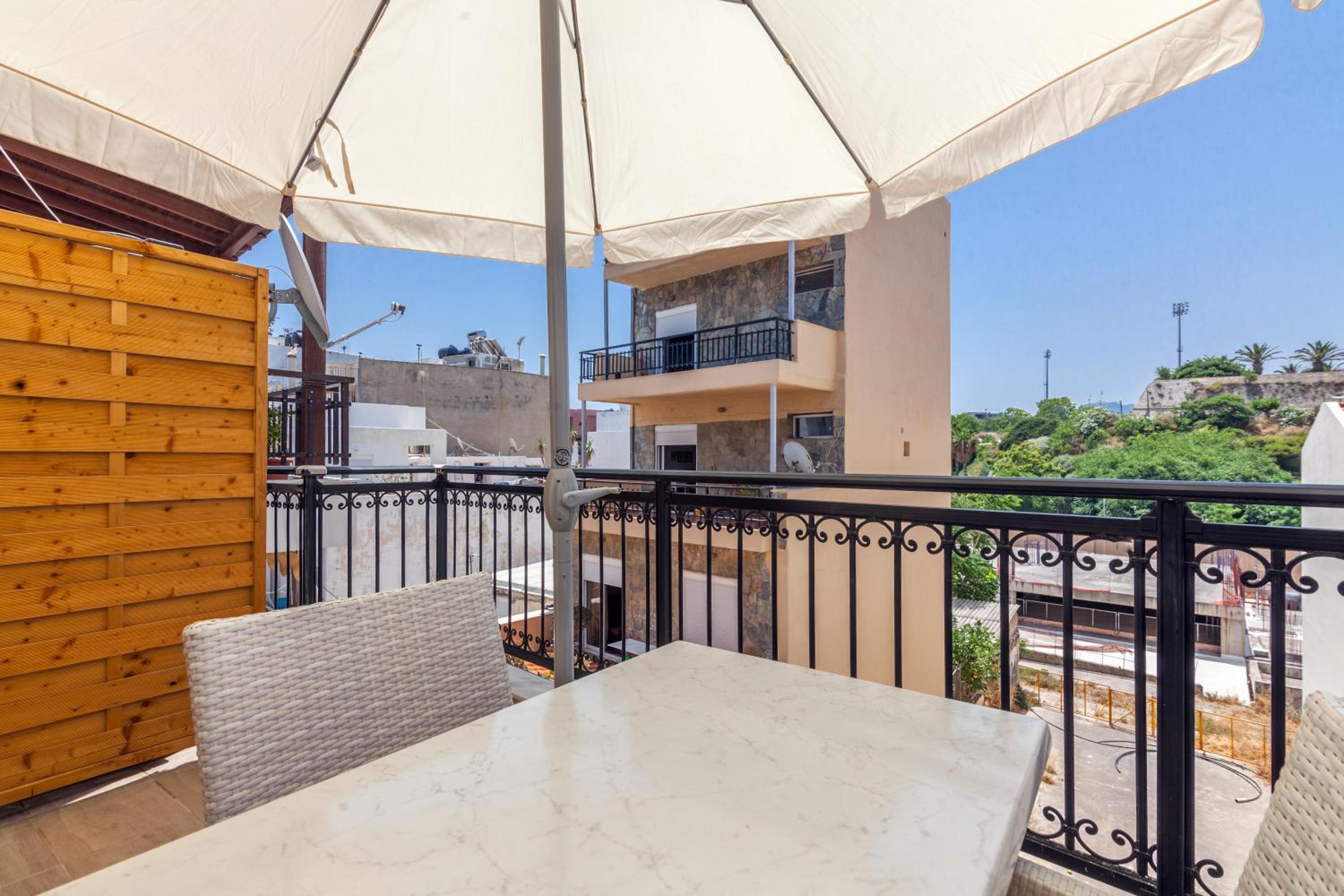 View & Value Studio Apartment In The Old Town