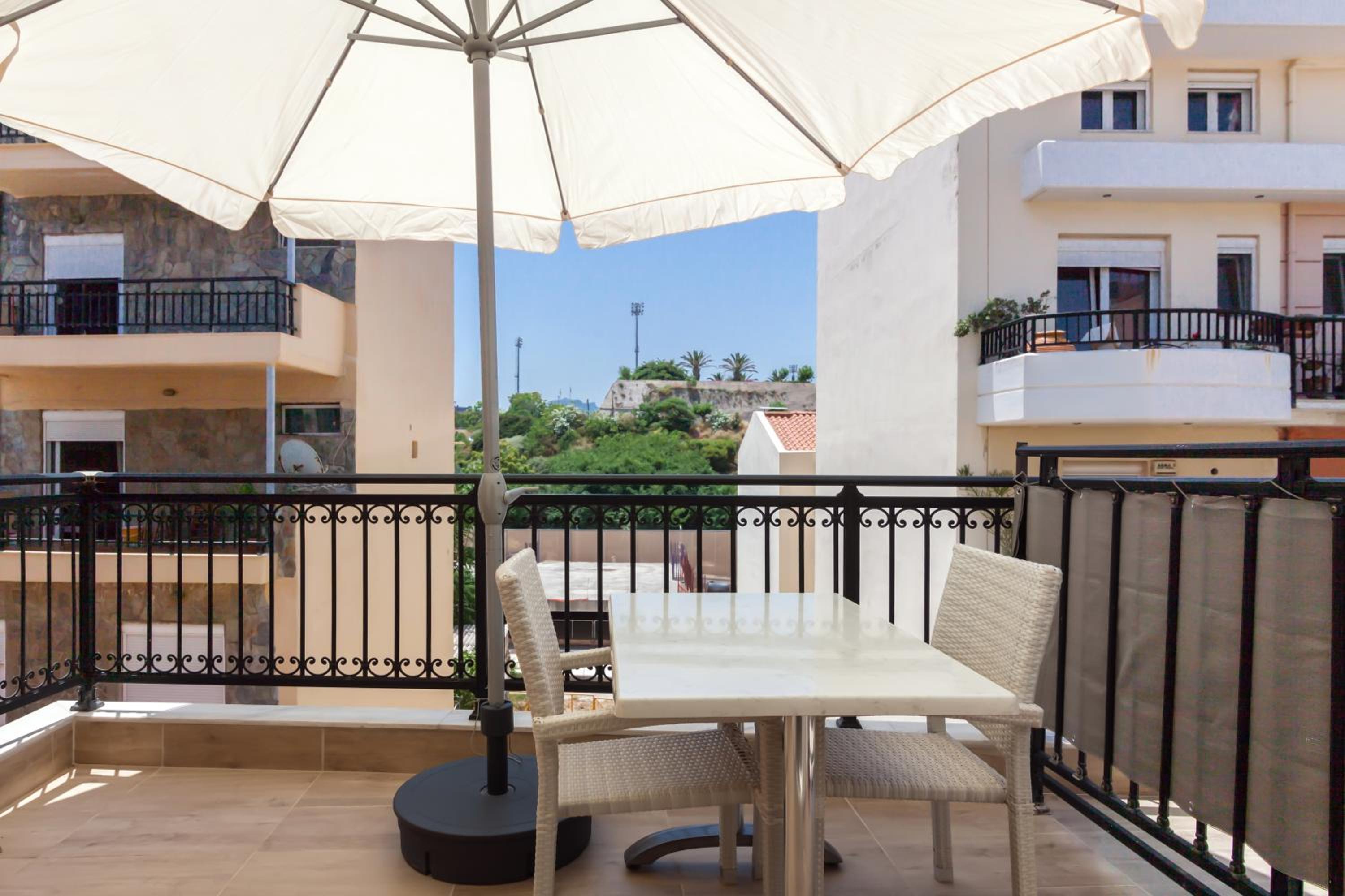 View & Value Studio Apartment In The Old Town