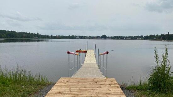 Waterfront Cottage ''The Dream'' with Hot Tub, near Parlee Beach