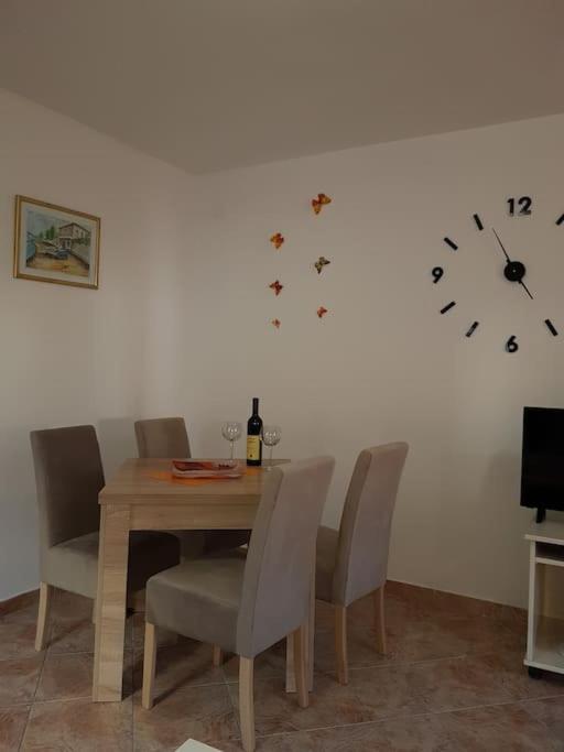 Apartment near the beach 3 view 3