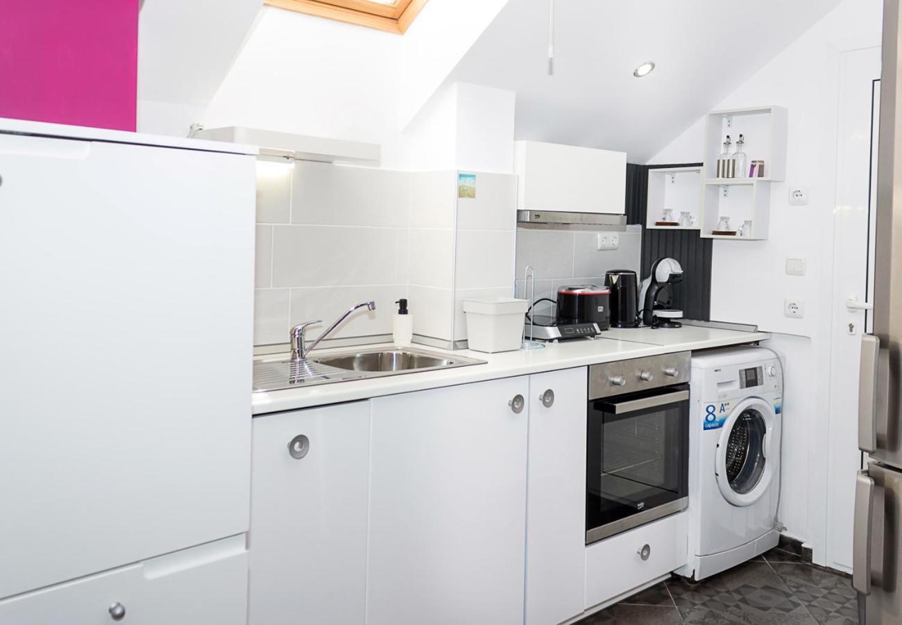 The Purplish 2-BD Apartment in Varna Center