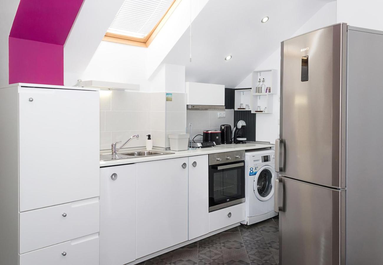 The Purplish 2-BD Apartment in Varna Center