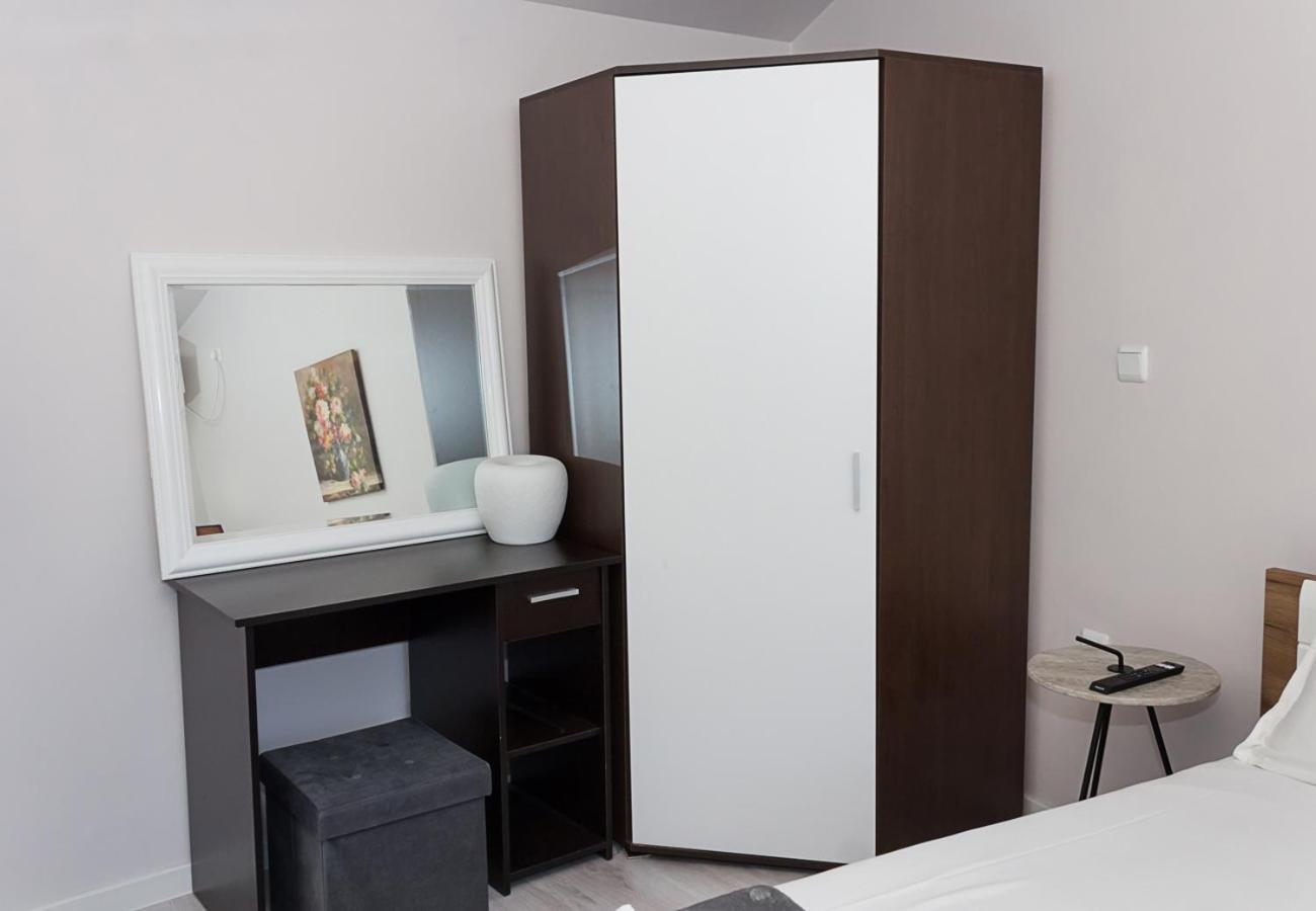 The Purplish 2-BD Apartment in Varna Center