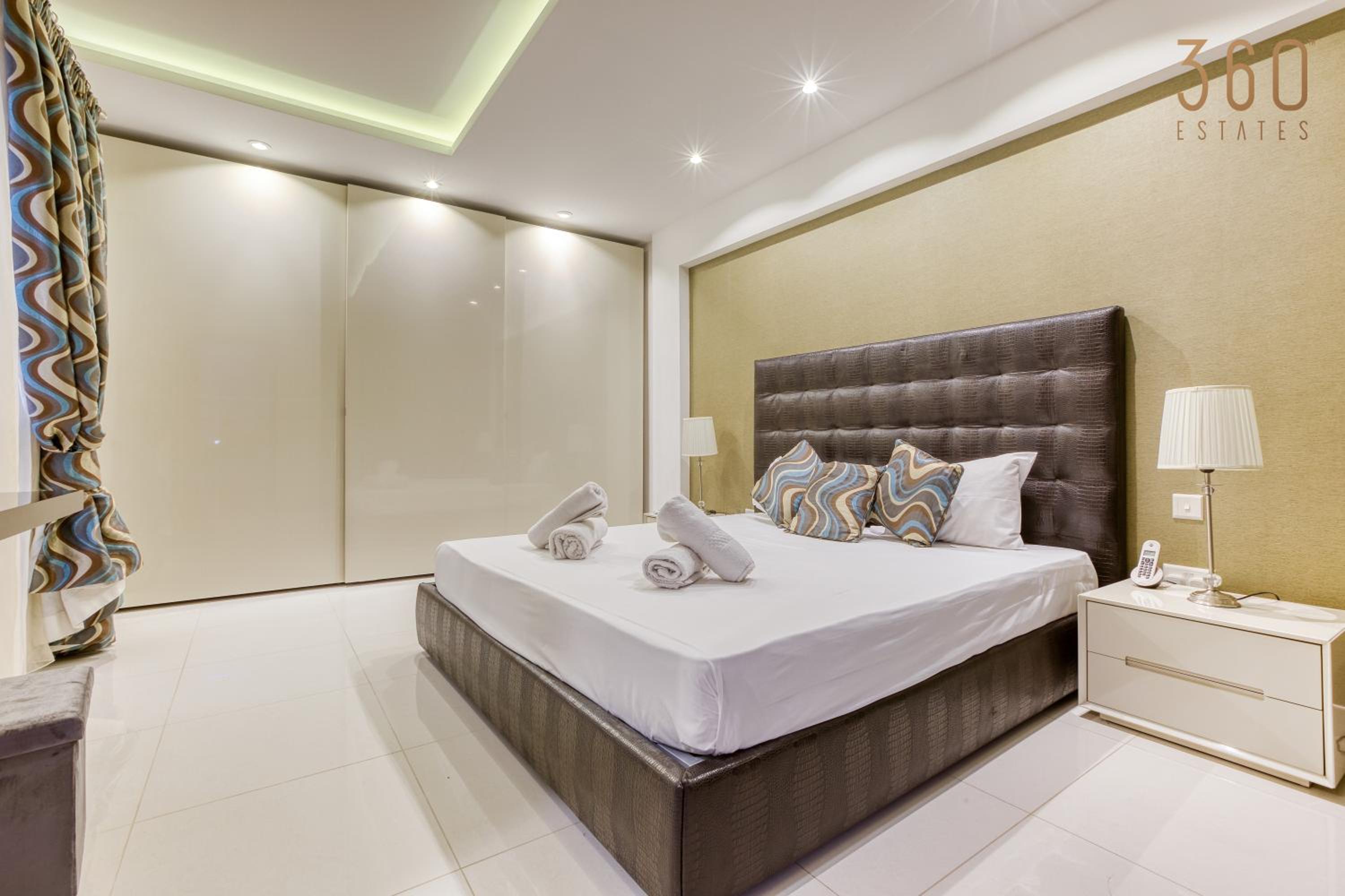 Spacious 2BR home with Terrace in Charming Mosta by 360 Estates view 5