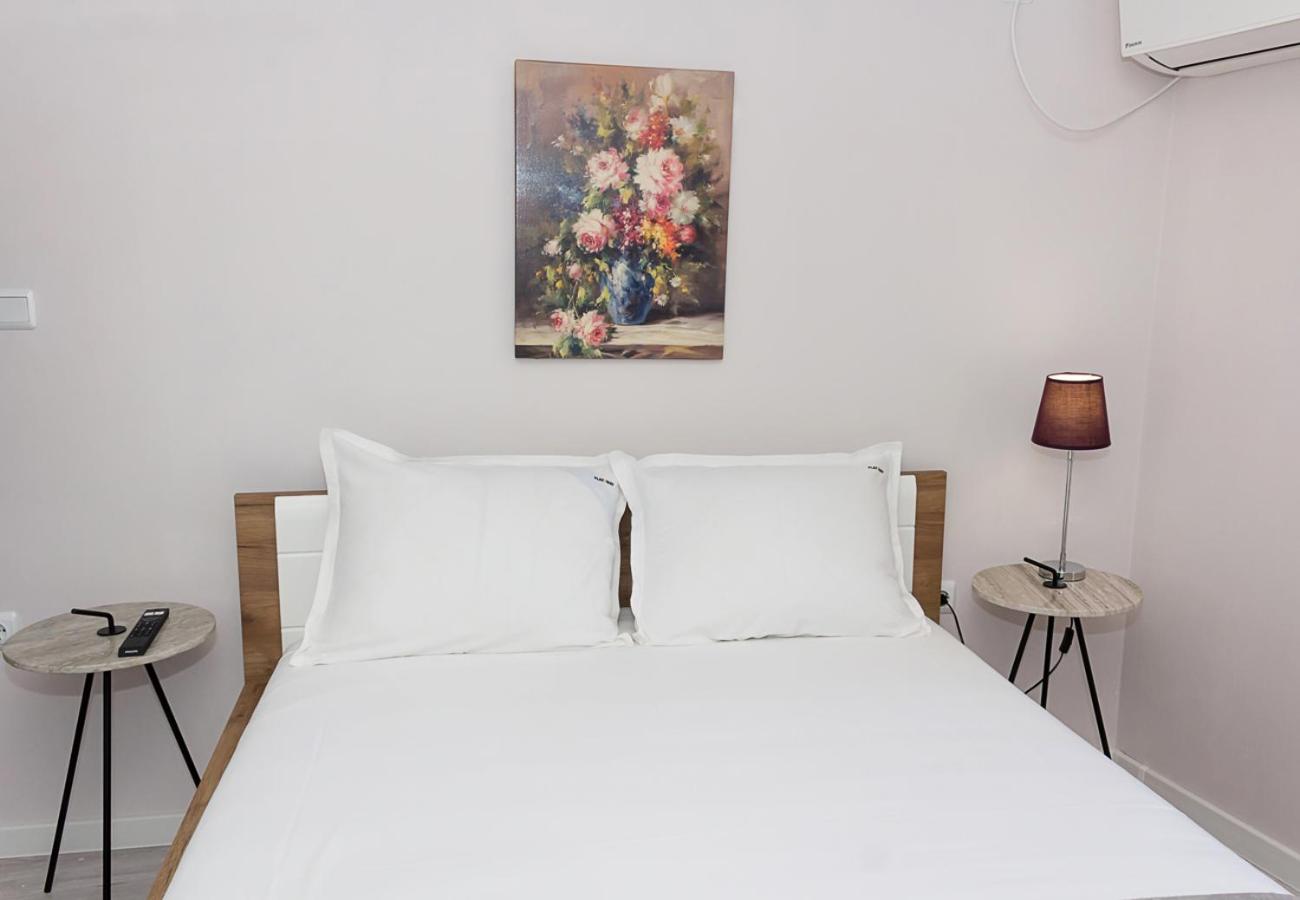 The Purplish 2-BD Apartment in Varna Center