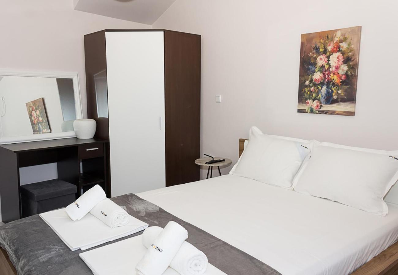 The Purplish 2-BD Apartment in Varna Center